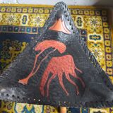 Folding tripod stool in Africa leather
