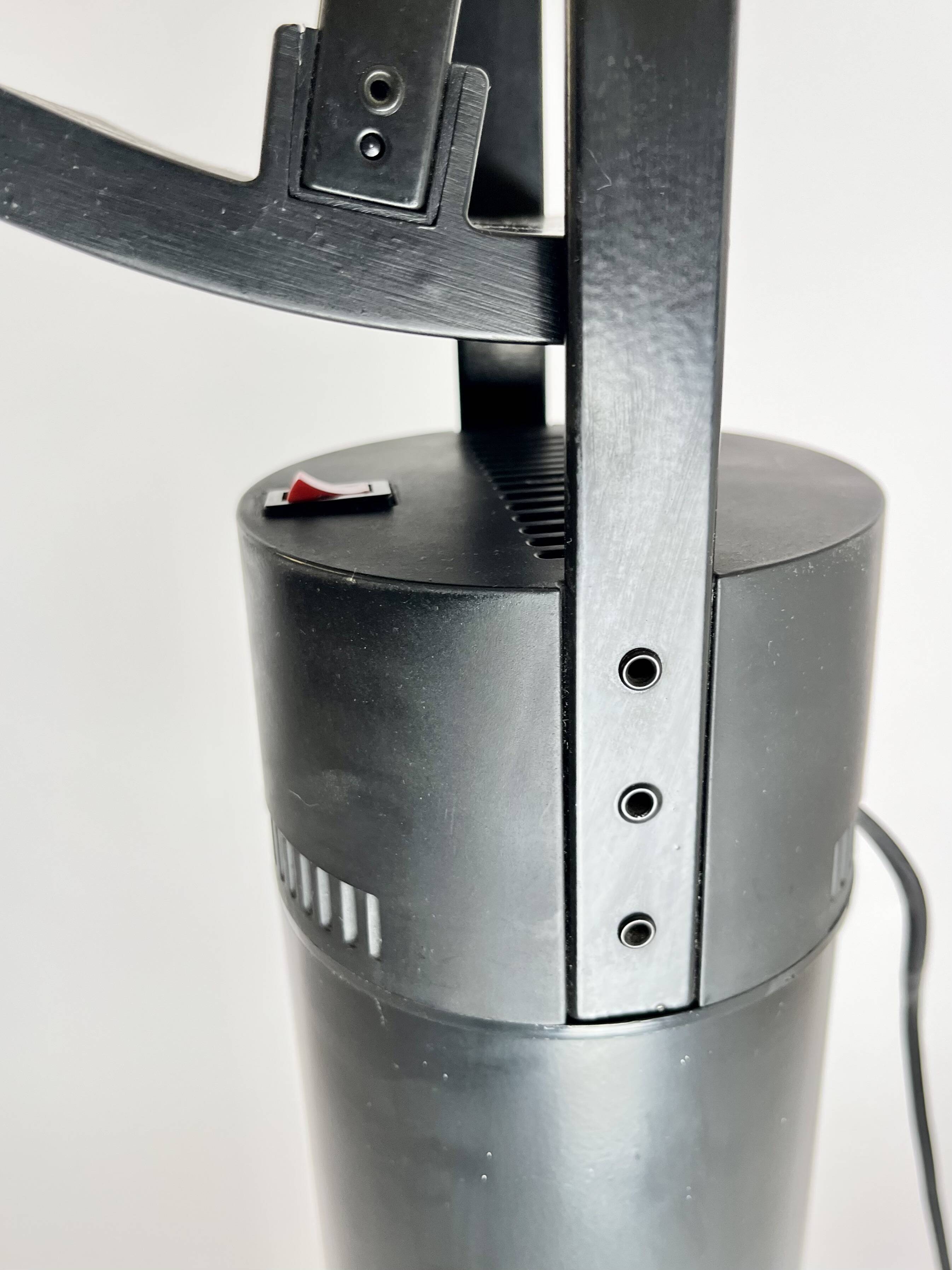 Vintage Artemide Tizio Lamp by Richard Sapper, Italian Design Icon, 1970s