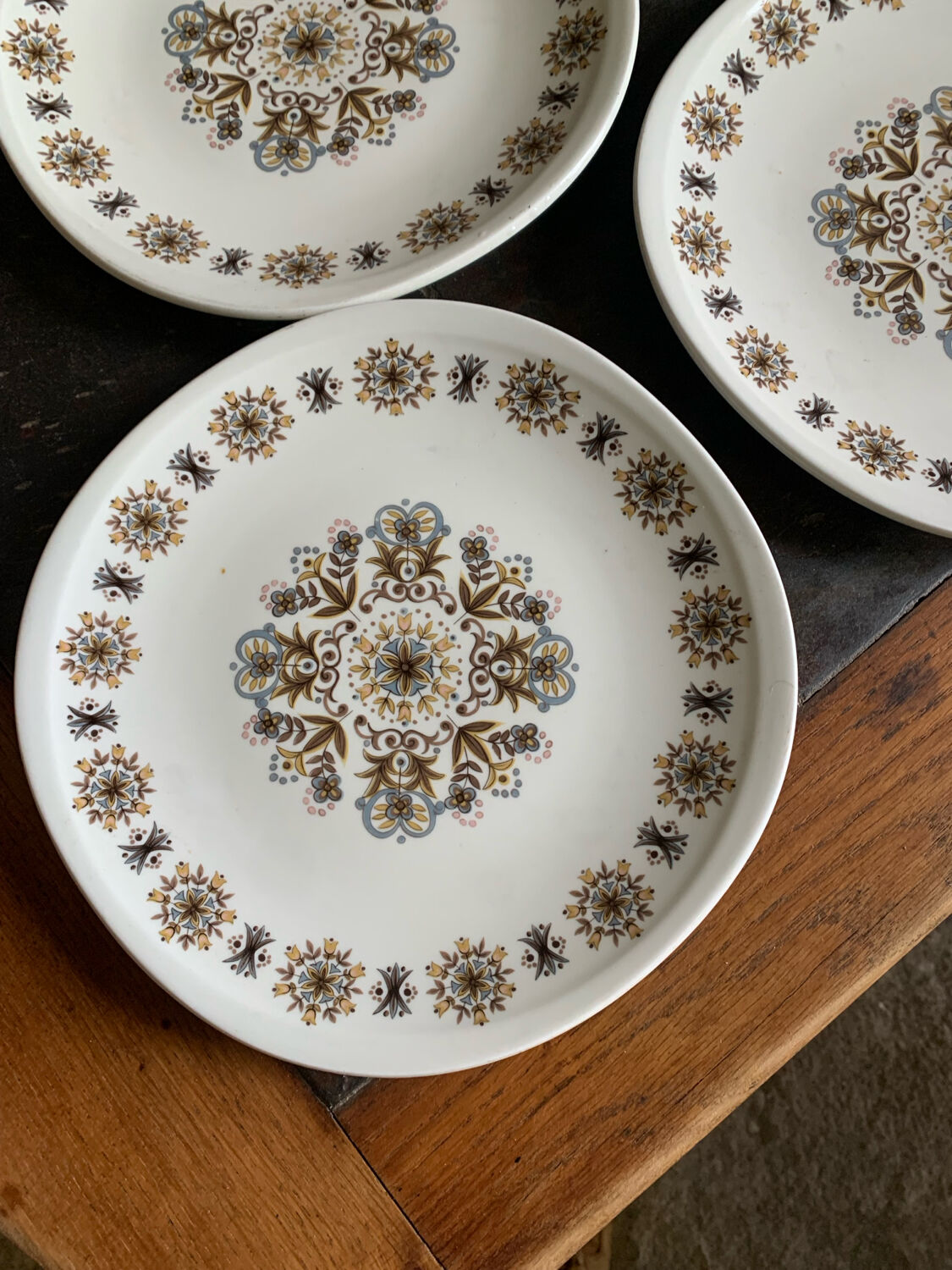6 flat plates Pillivuyt in French porcelain