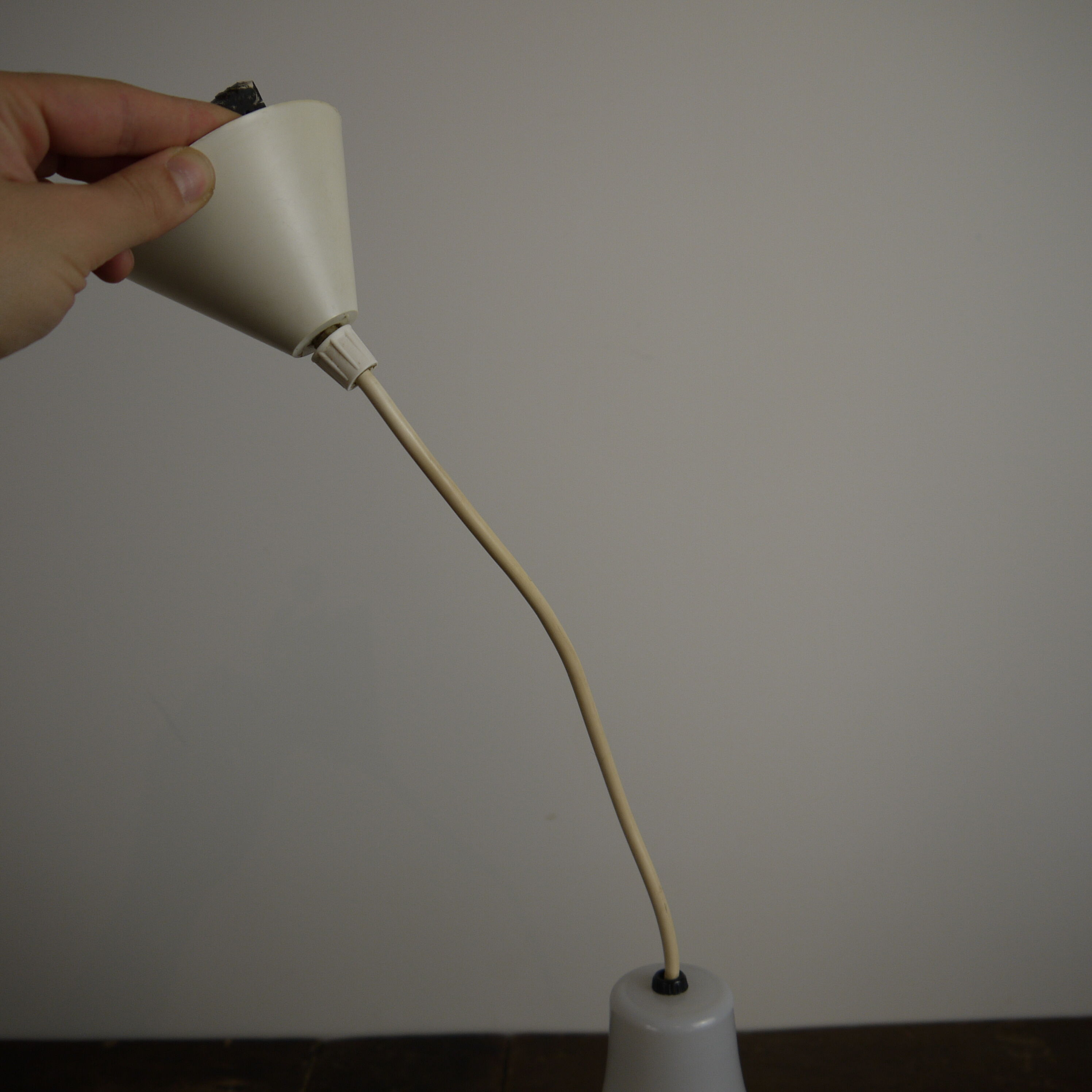 White glass suspension