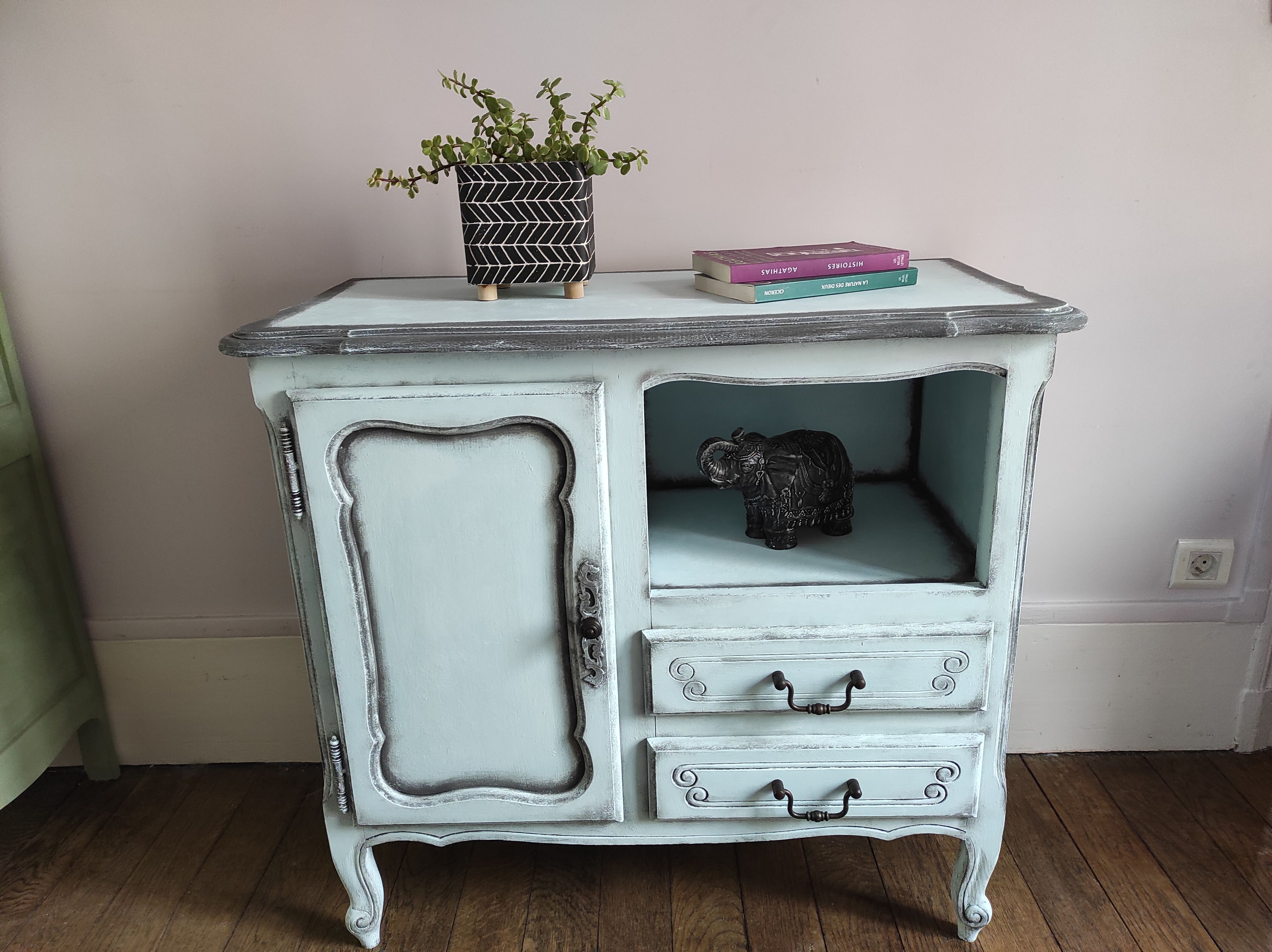 Tiffany style buffet