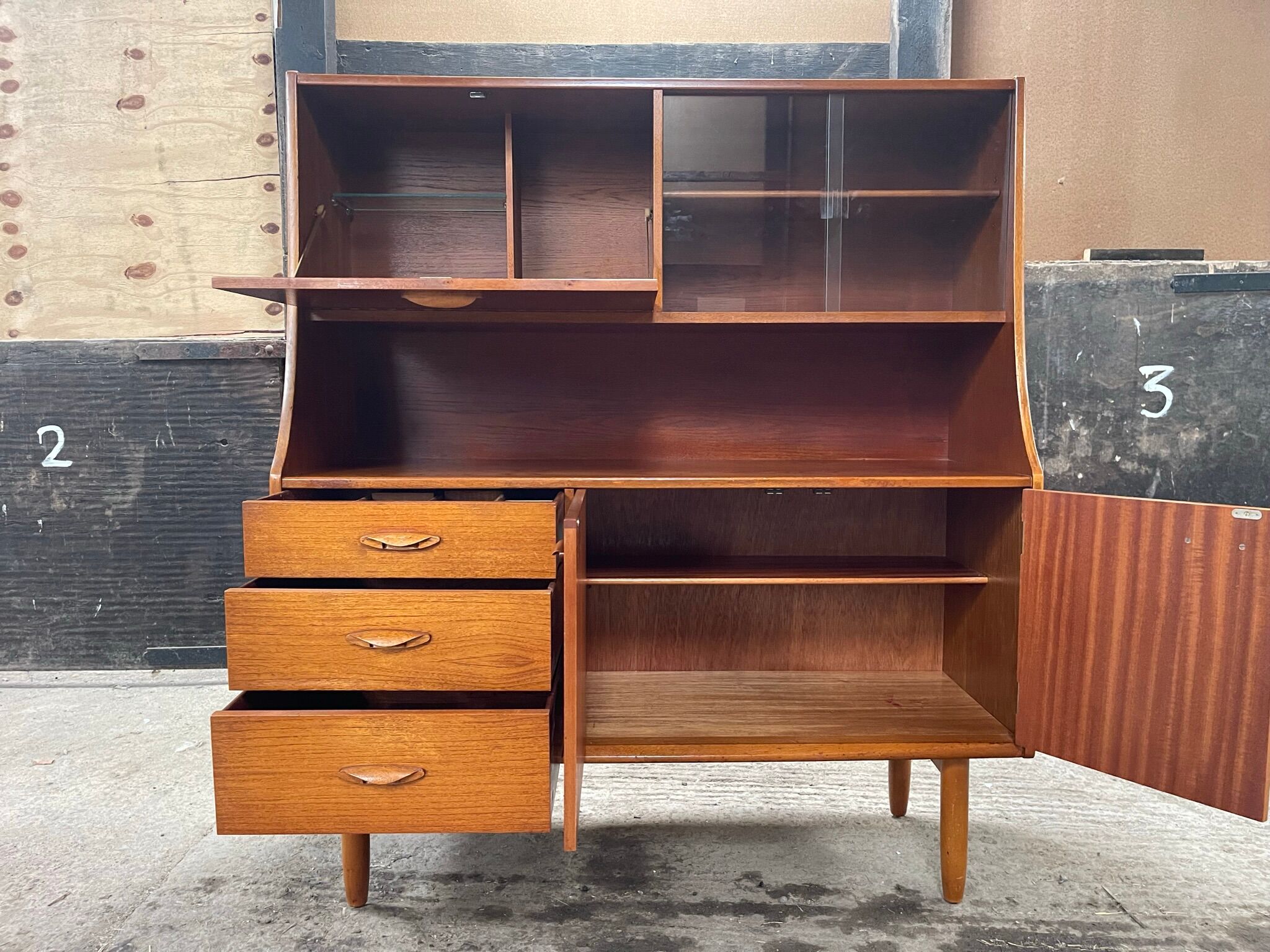Buffet mid-century