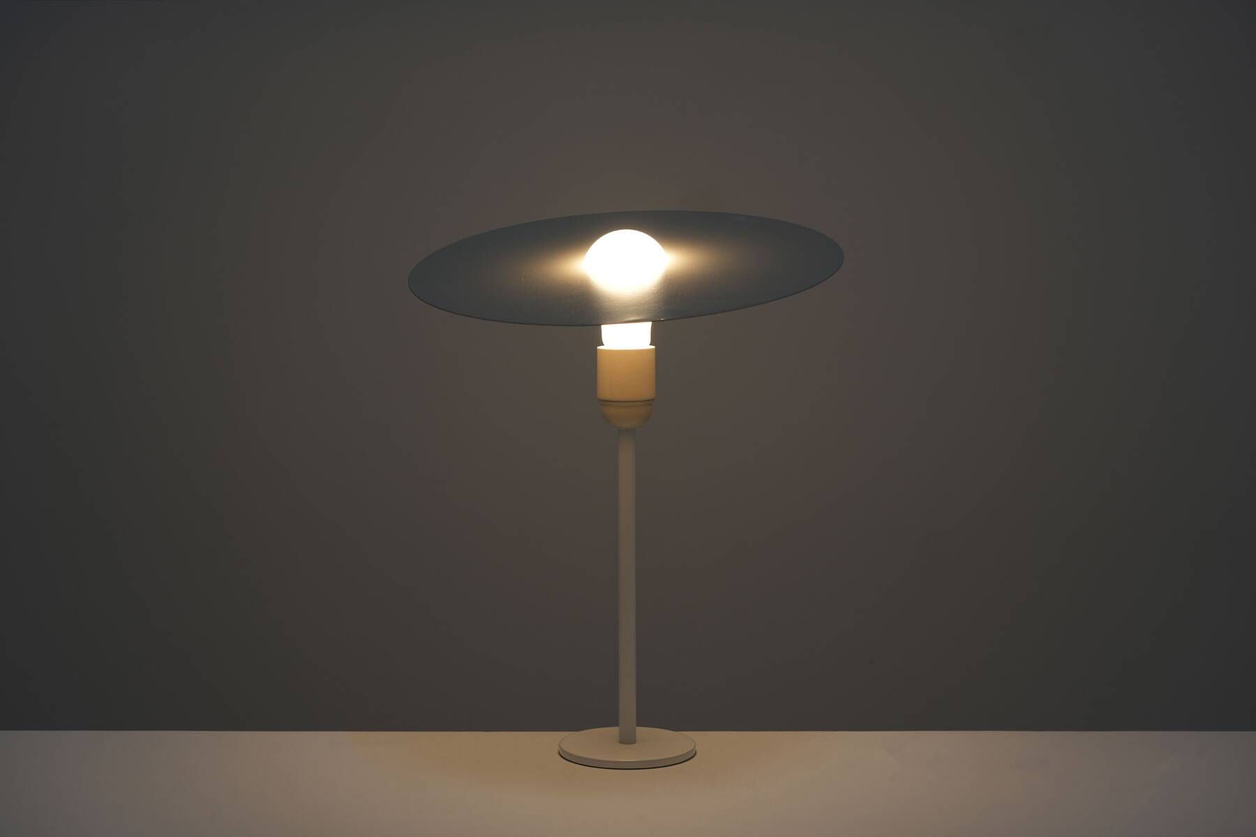 Lampe Hat de Frans van Nieuwenborg 1985 pour Designum
