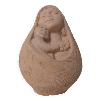 Sculpture mère à l'enfant en terre cuite