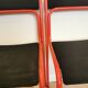 Lot de 4 chaises empilables en métal rouge et noir des années 1970 : Chaise de salle à manger Space Age