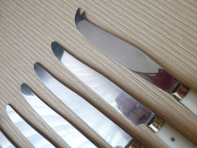 Set of 6 cheese knives and 1 Vintage Bakelite serving knives