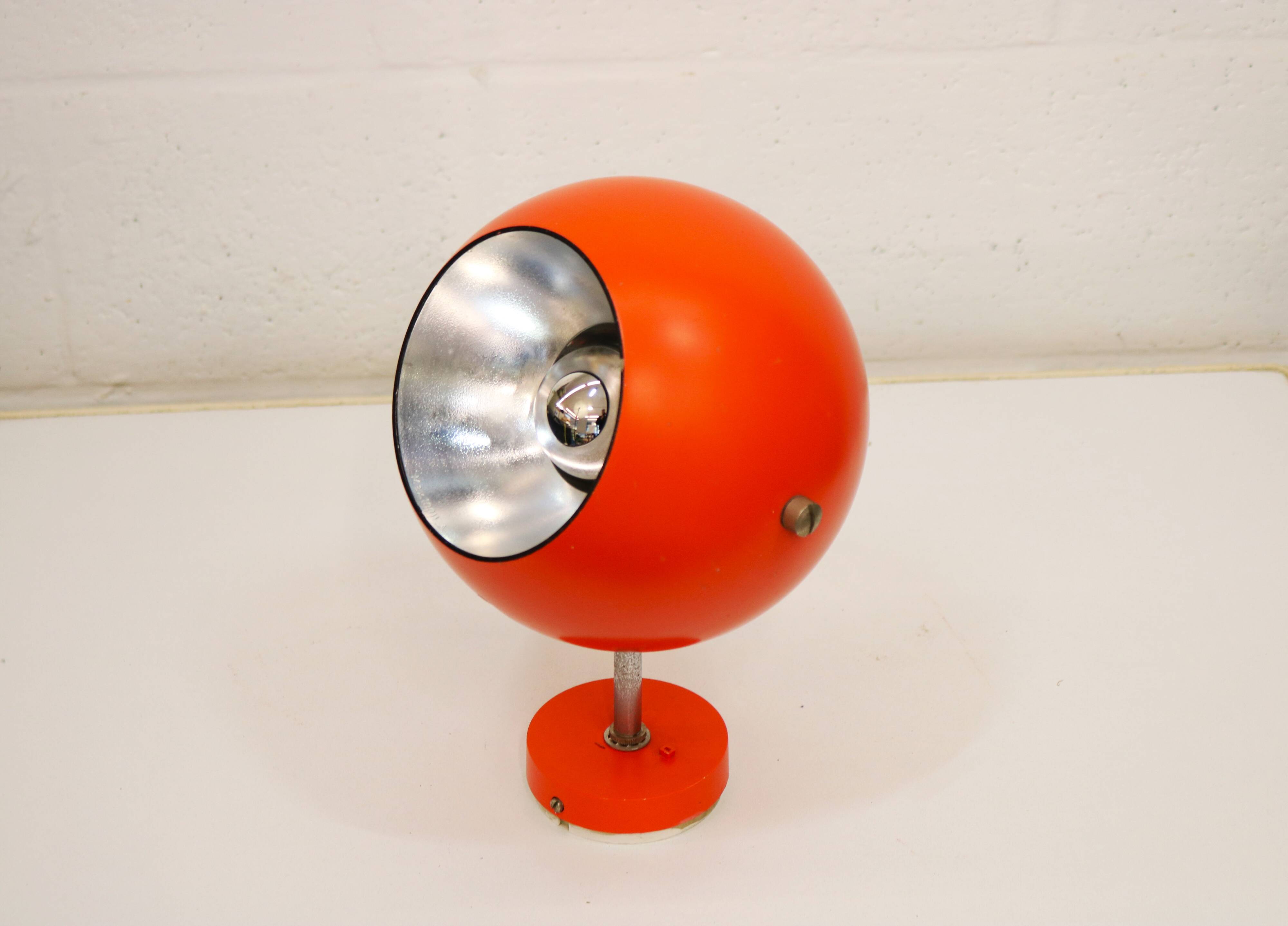 Vintage orange eyeball space age wall Lamp– Louis Poulsen, Denmark 70's