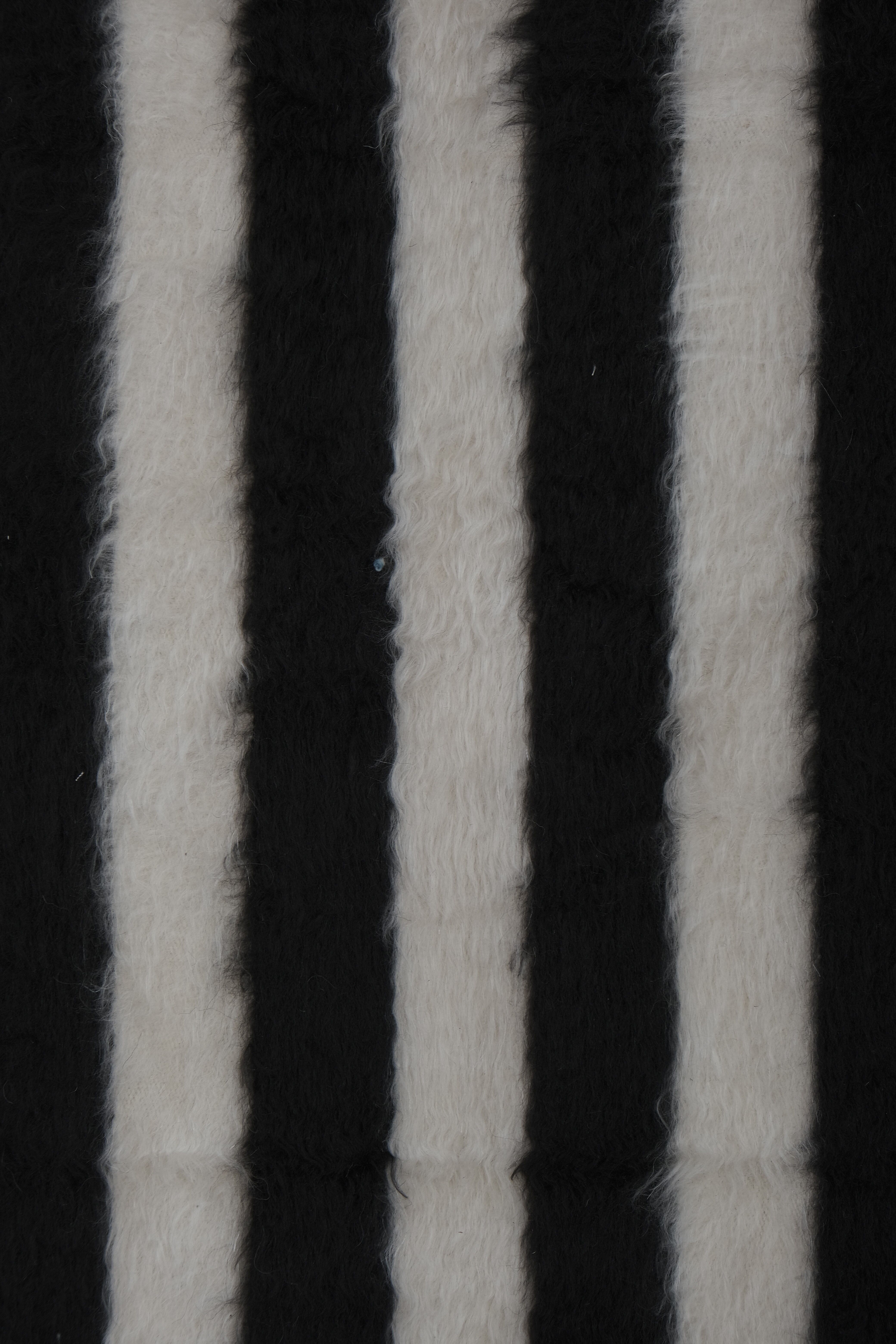 Vintage Turkish rug from Oushak, hand-woven 223x239 cm