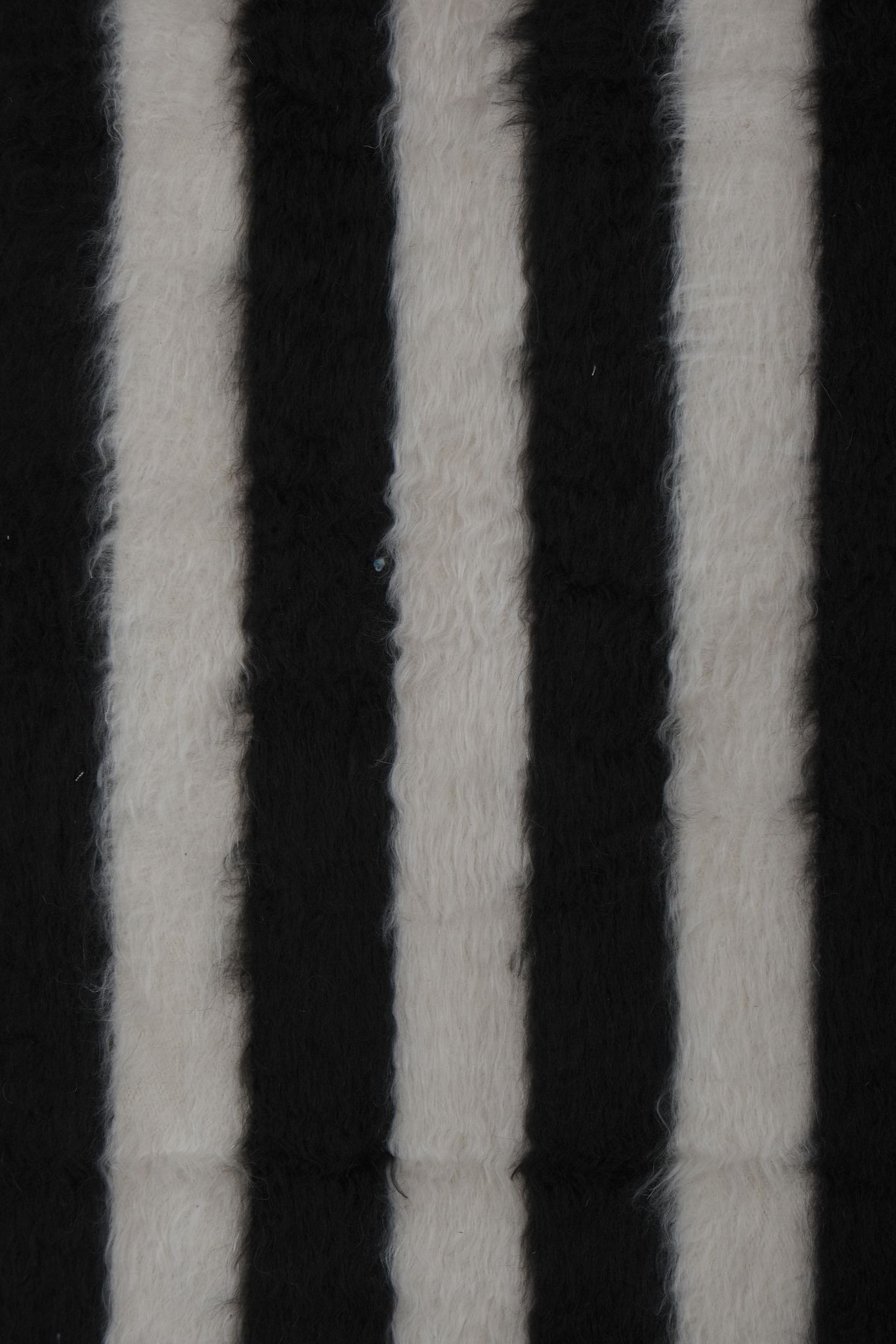 Vintage Turkish rug from Oushak, hand-woven 223x239 cm