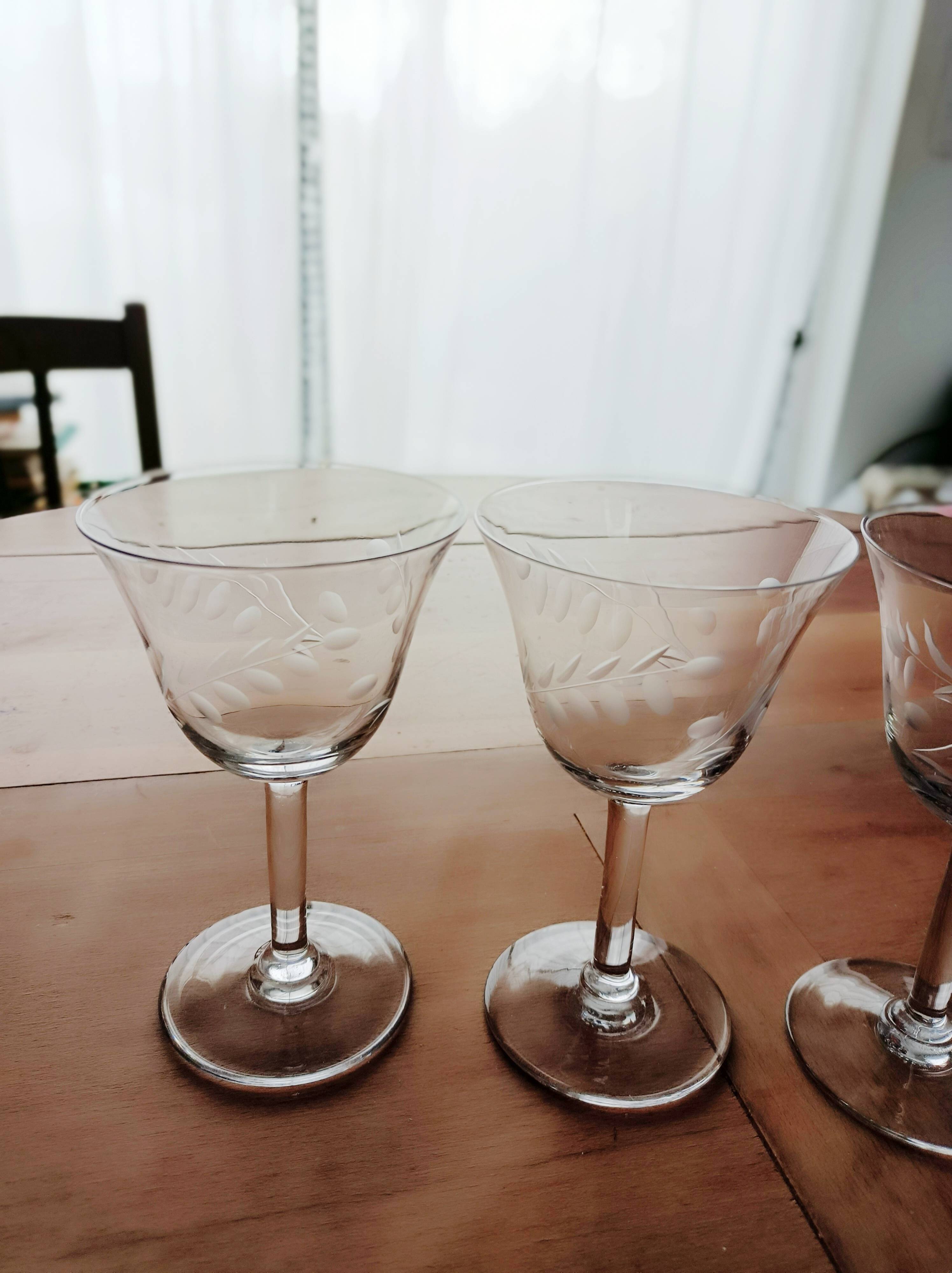 Set of 6 engraved glass stemware glasses