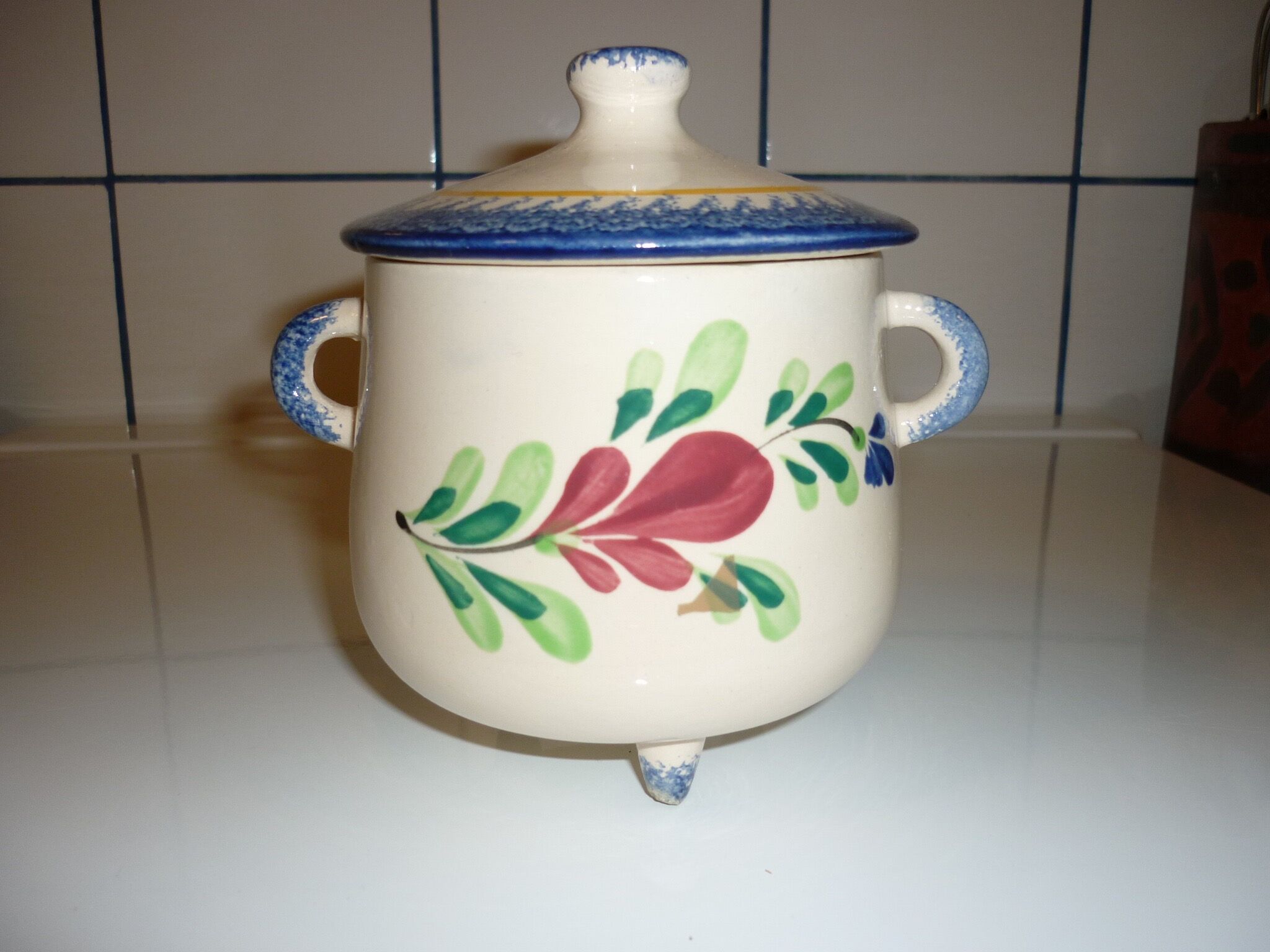 3-foot Breton pot