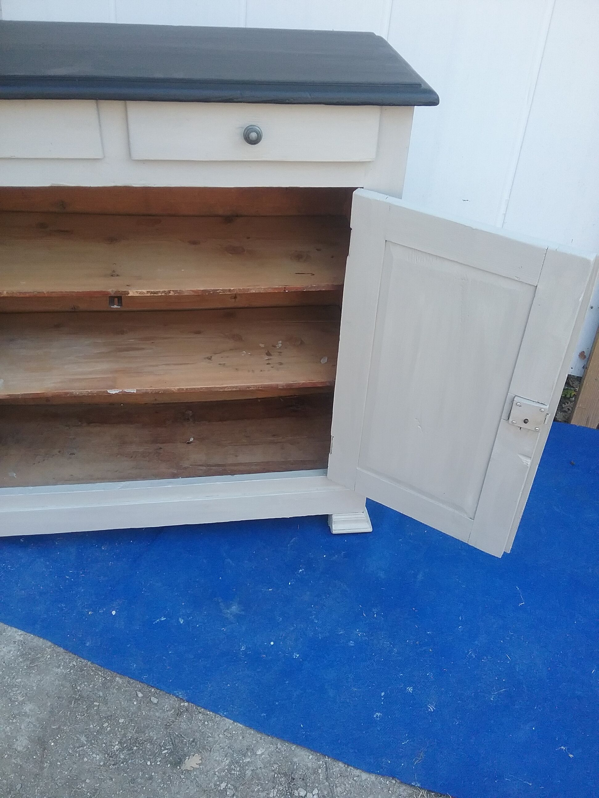 Buffet vintage gris