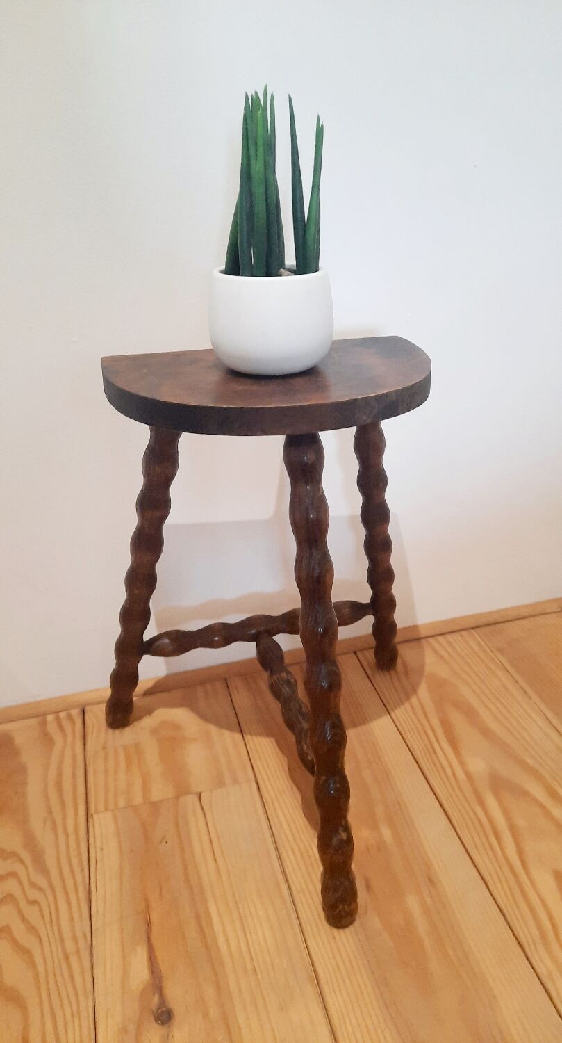 Wooden stool turned feet