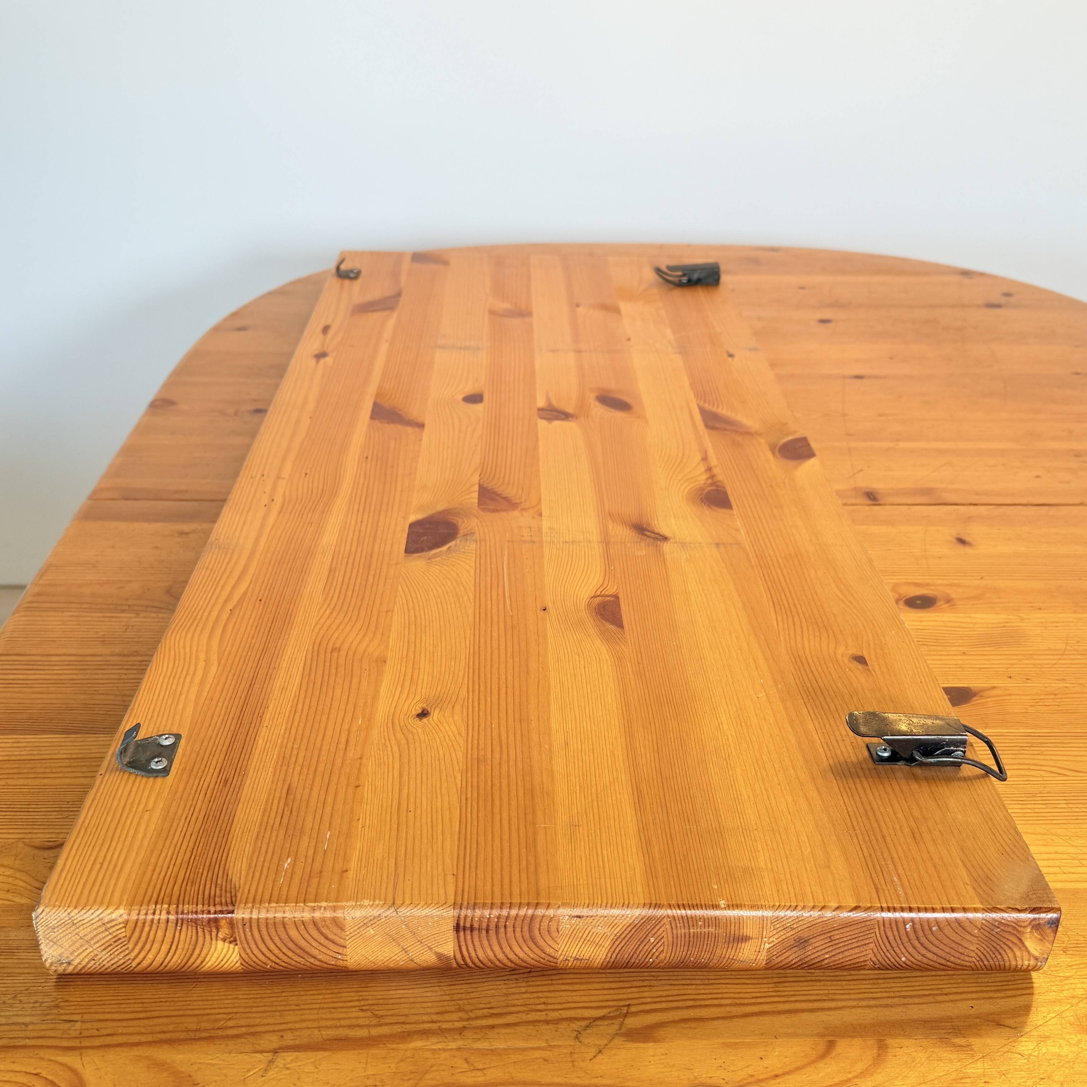 Vintage oval pine table with extendable top