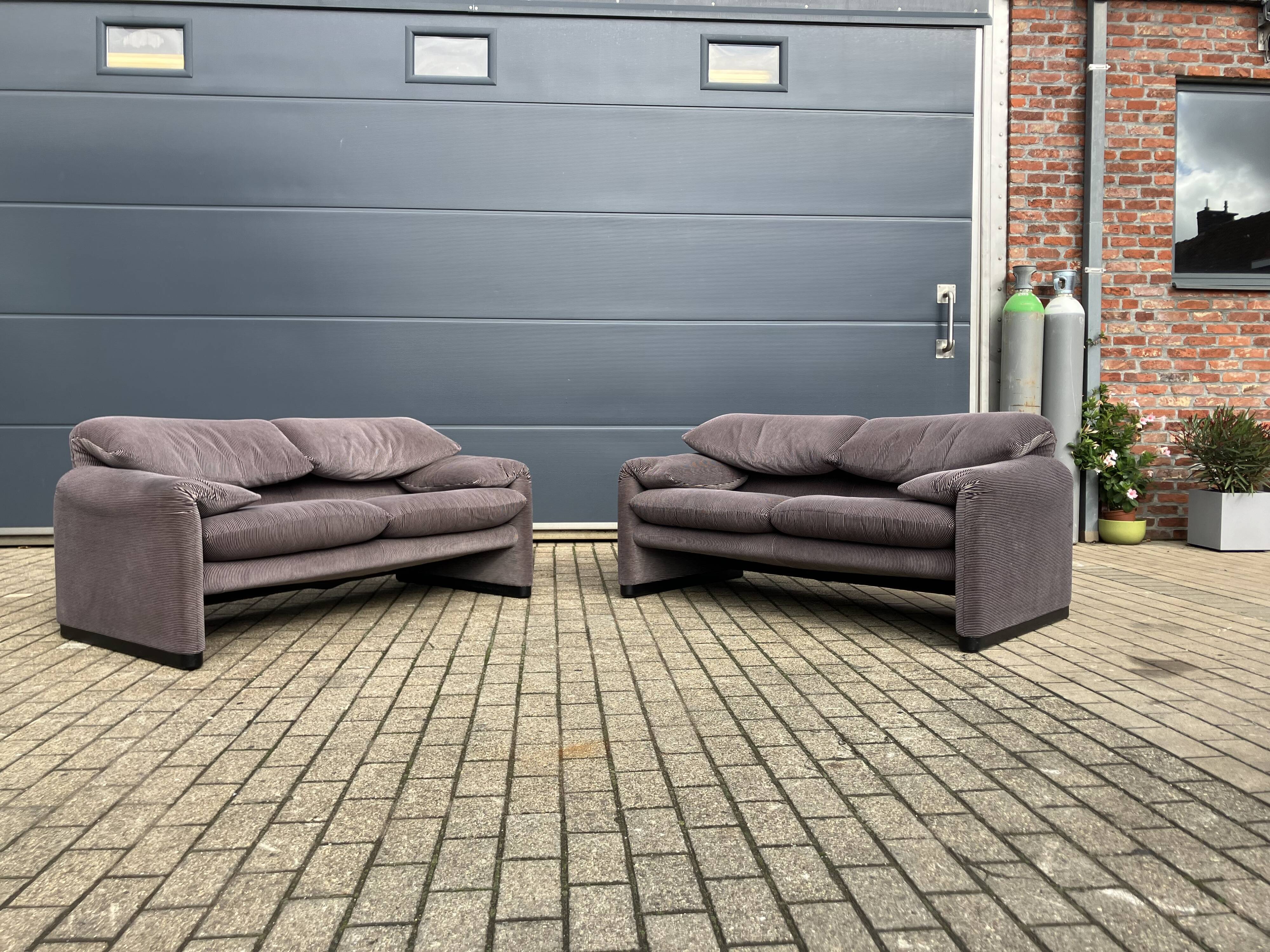 2x Cassina Maralunga 2zit original ribble fabric