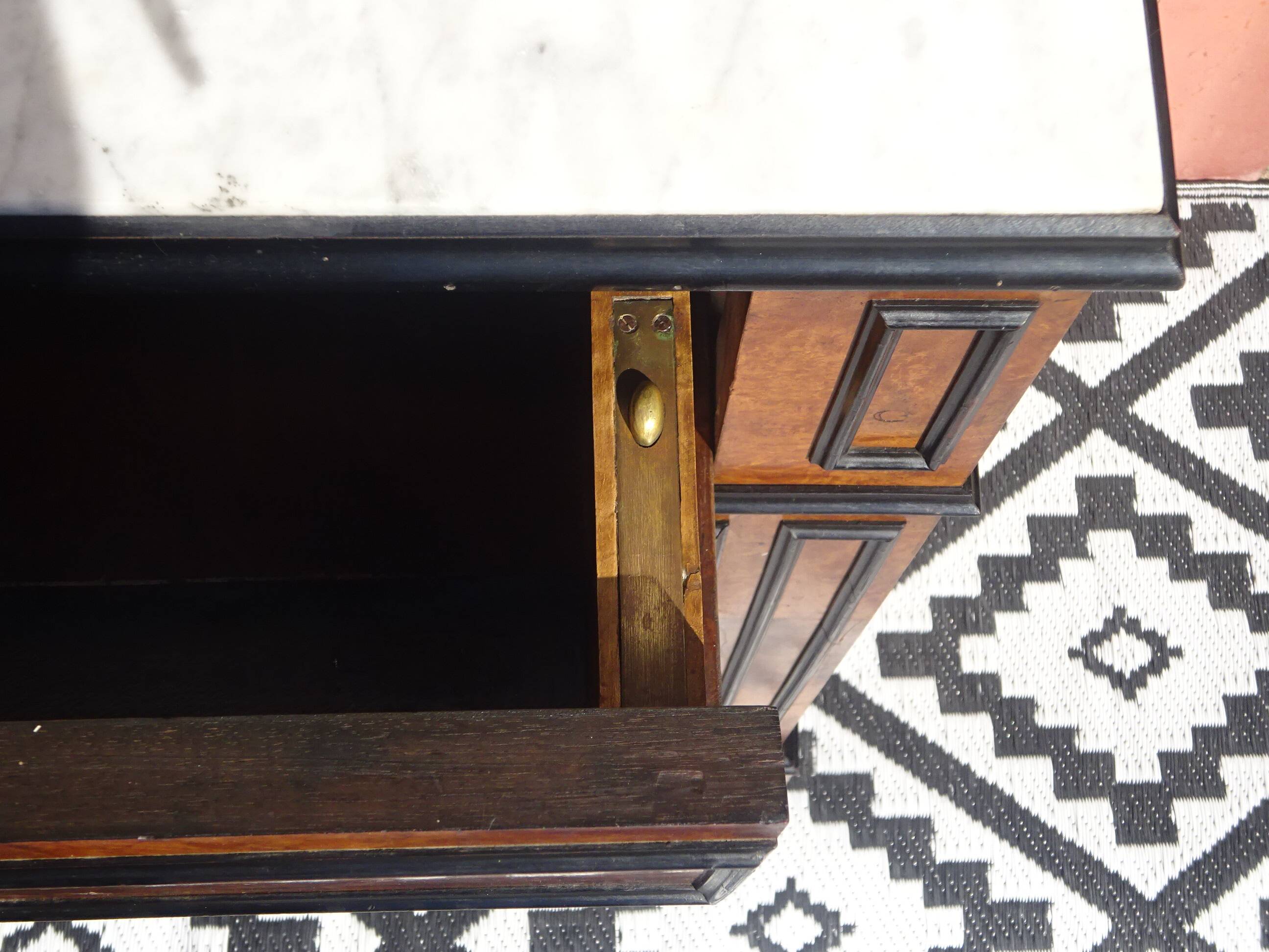 Napoleon III chest of drawers in walnut and burl walnut