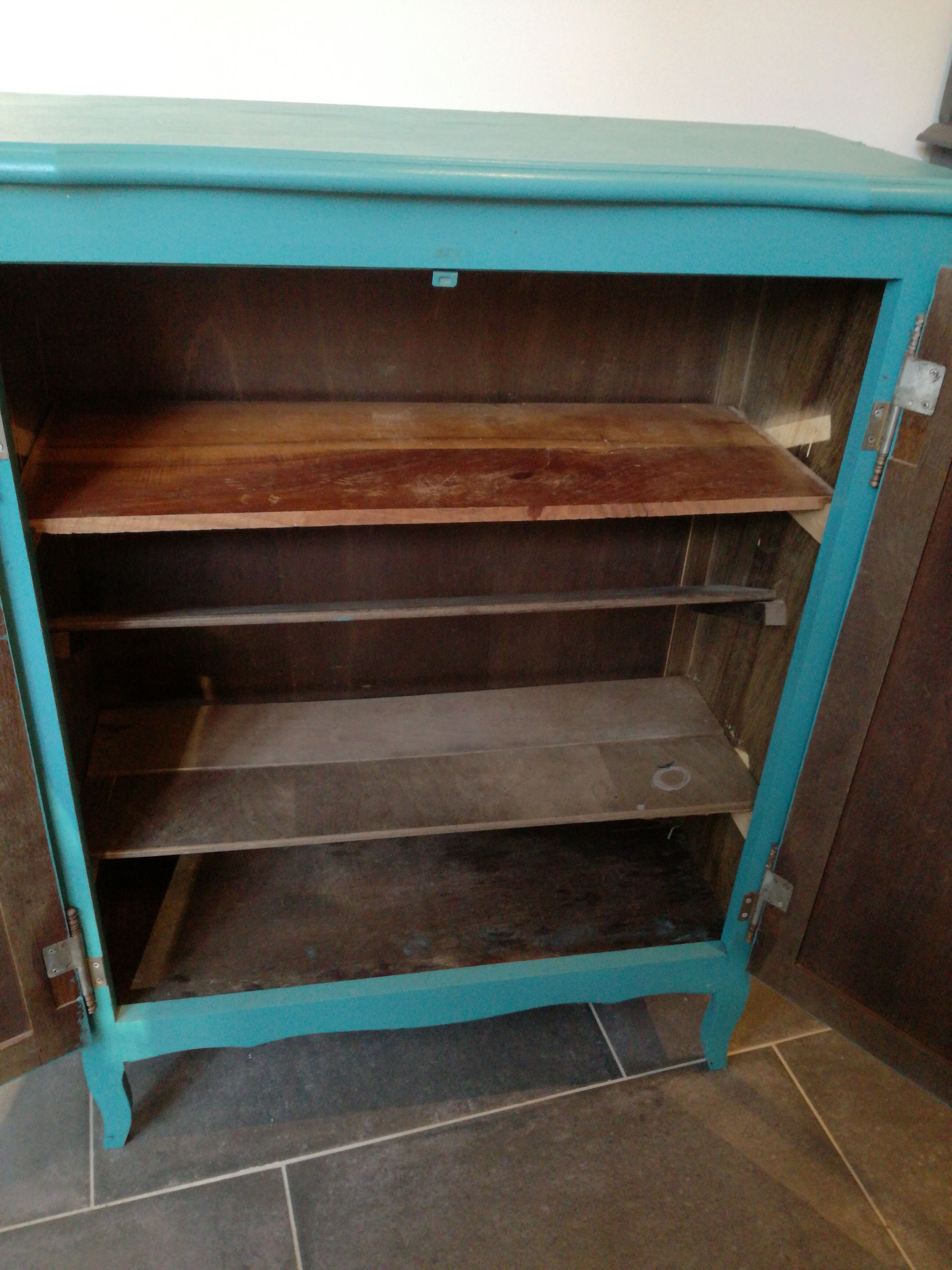 Shoe cabinet