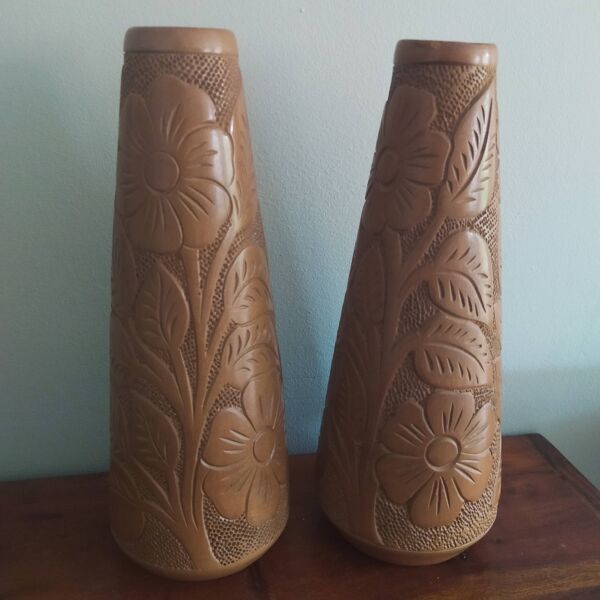 paire de vases en terre cuite gravée 1969