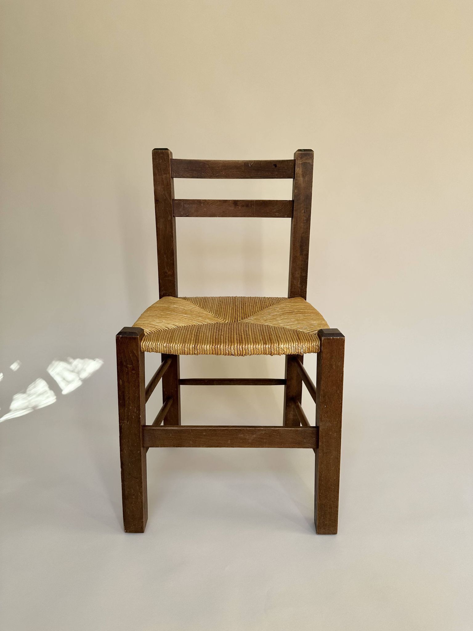 Set de quatre chaises paysannes paillées