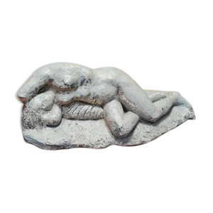 sculpture femme allongée