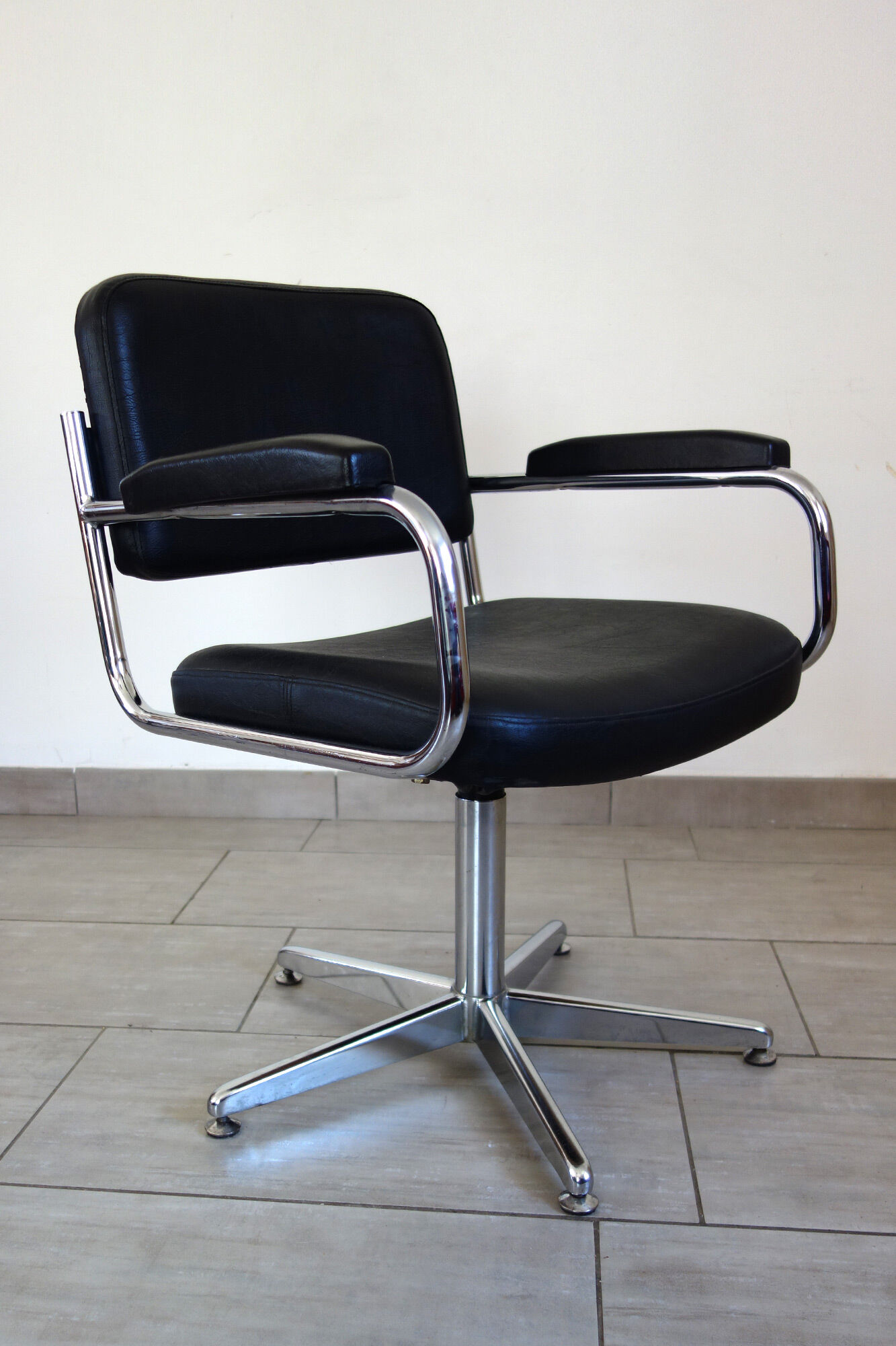 Swivel office chair 70s