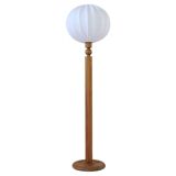 Modern sculptural Scandinavian floor lamp in pine by Uno Kristiansson, Sweden, 1970s.