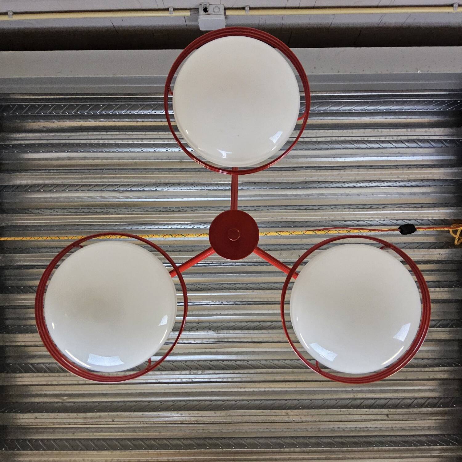 Lampe pendentif vintage rouge de l'ère spatiale / lustre (Stilnovo) Sputnik