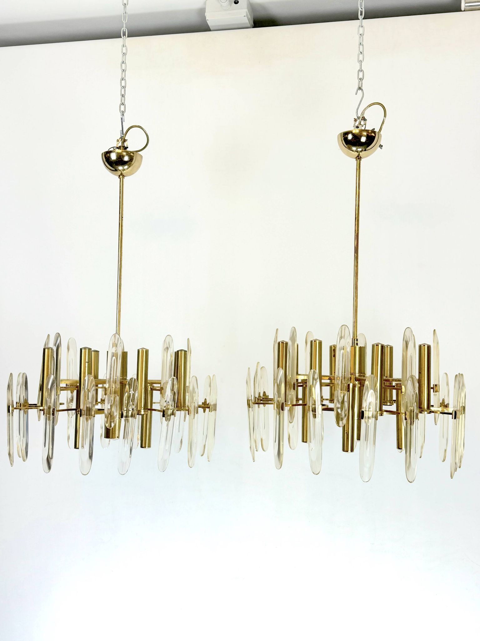 Sciolari, pair of Italian brass and glass chandeliers from 70s