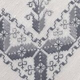 Nappe brodée avec 12 serviettes assorties