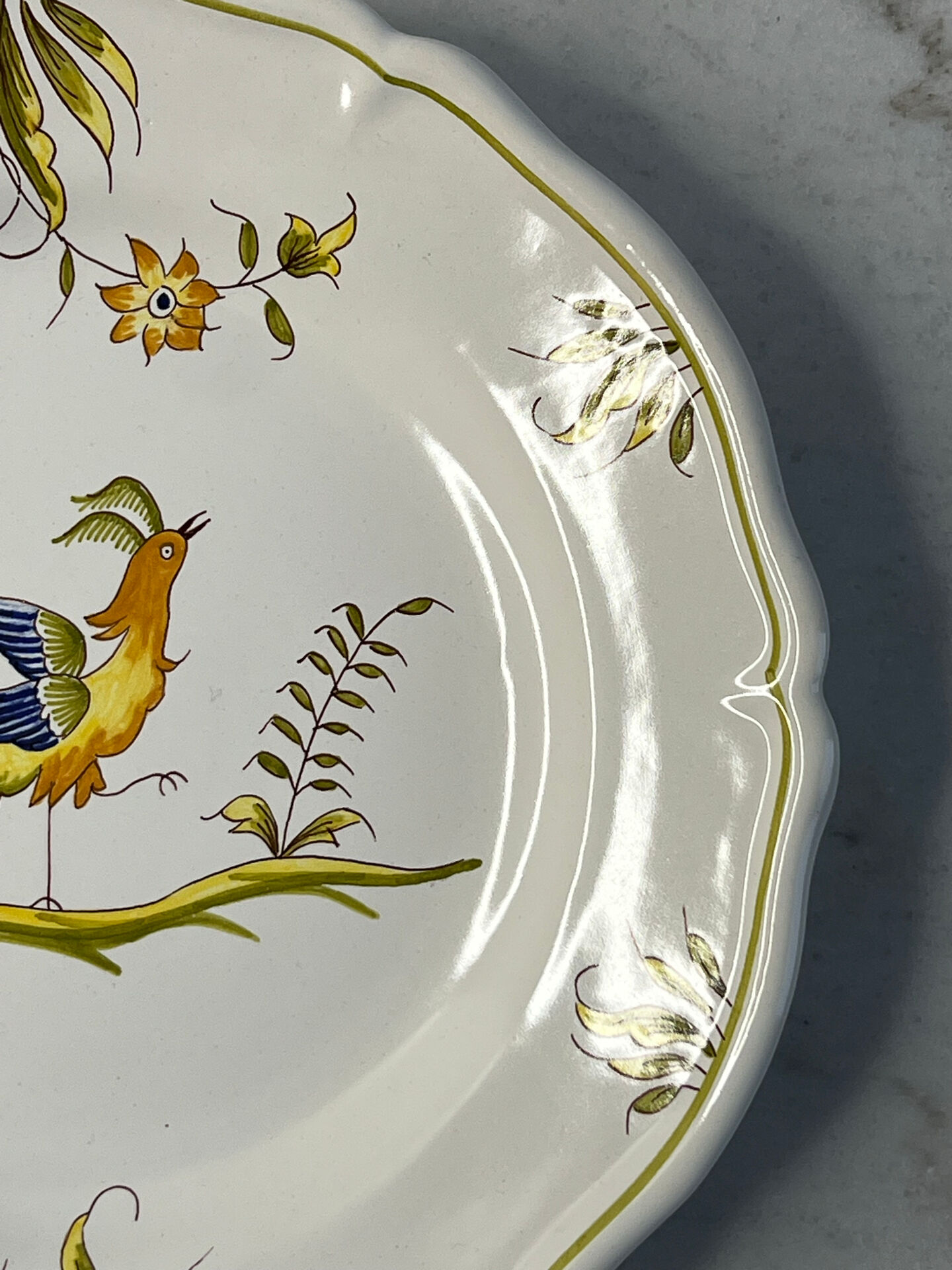 Assiette en faïence de Moustiers signée 23cm