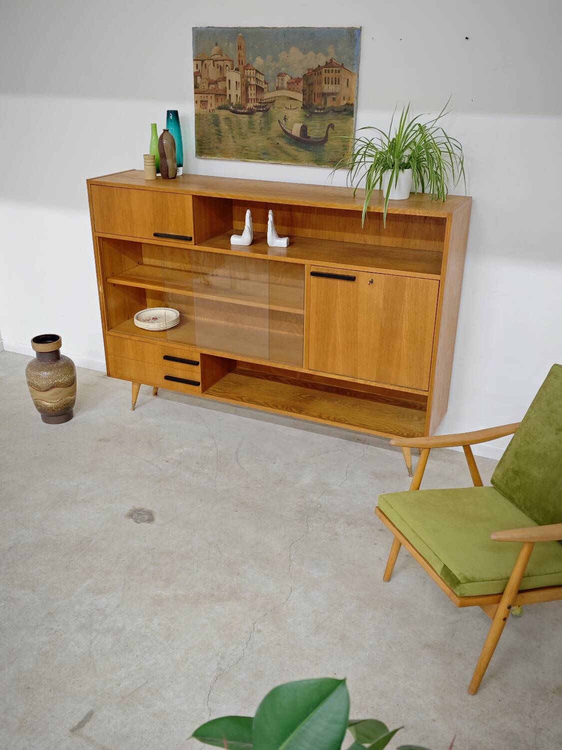Buffet Vaisselier en bois blond Libena , ex Tchécoslovaquie 1970