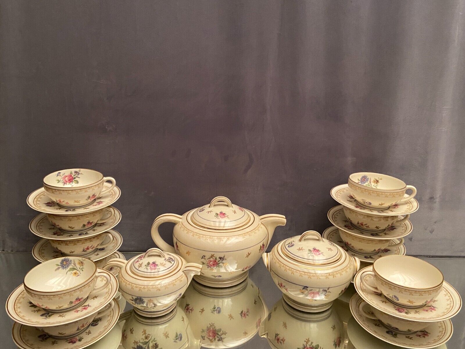 Complete tea set in Limoges porcelain signed Lanternier teapot cup
