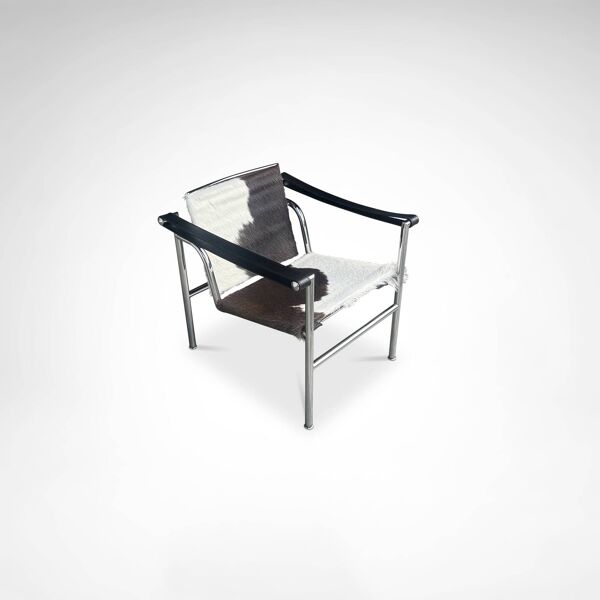 Fauteuil en peau de poney LC1 par Le Corbusier et al pour Cassina années 1980.