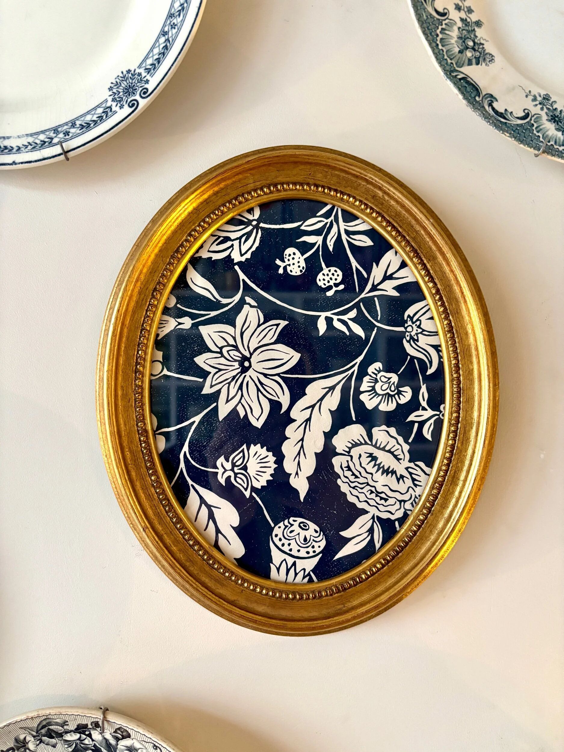 Oval frame in gilded wood with domino paper Antoinette Poisson 30C "Indienne"