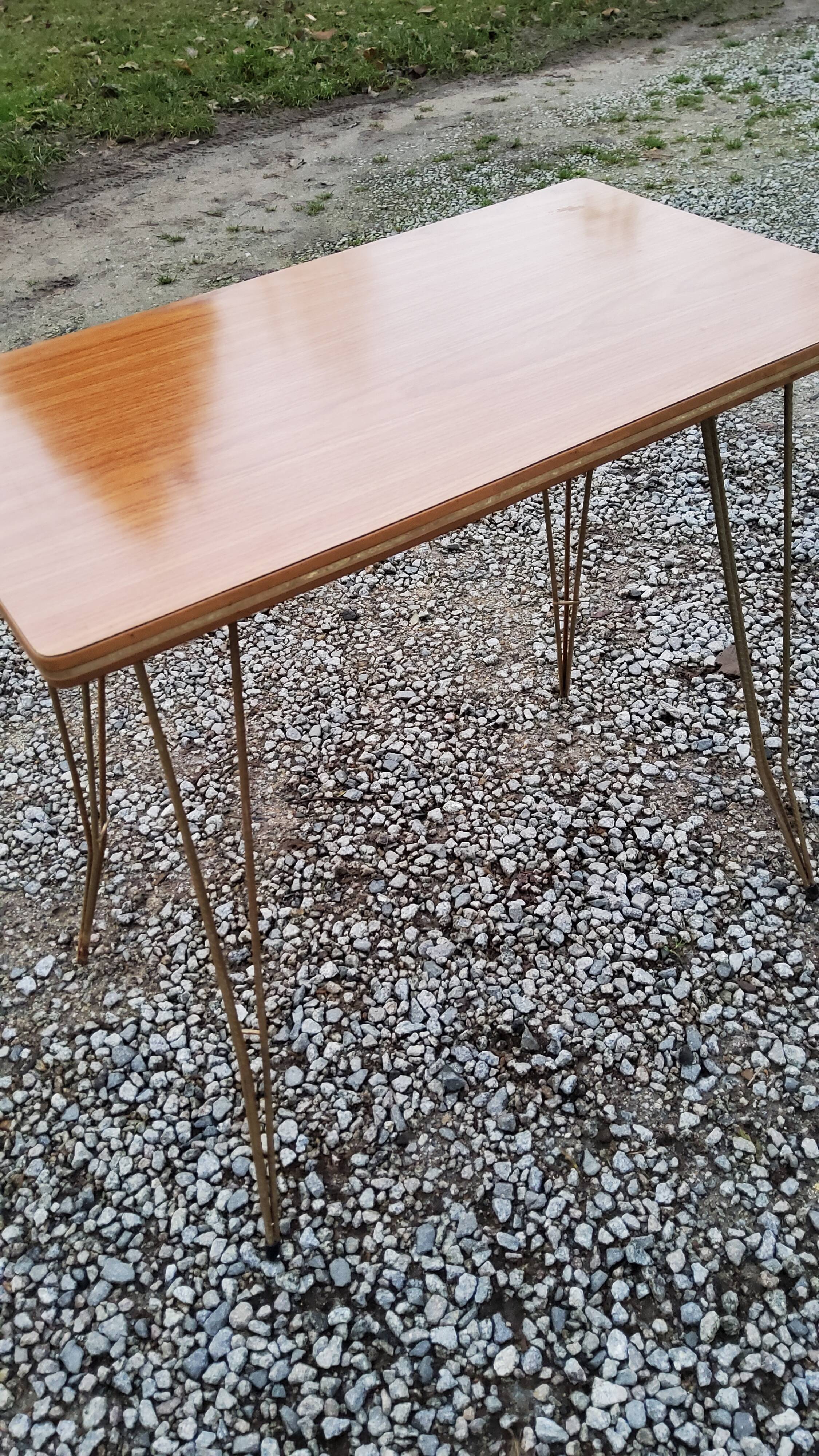 Sofa tip from the 60s in gold metal and formica