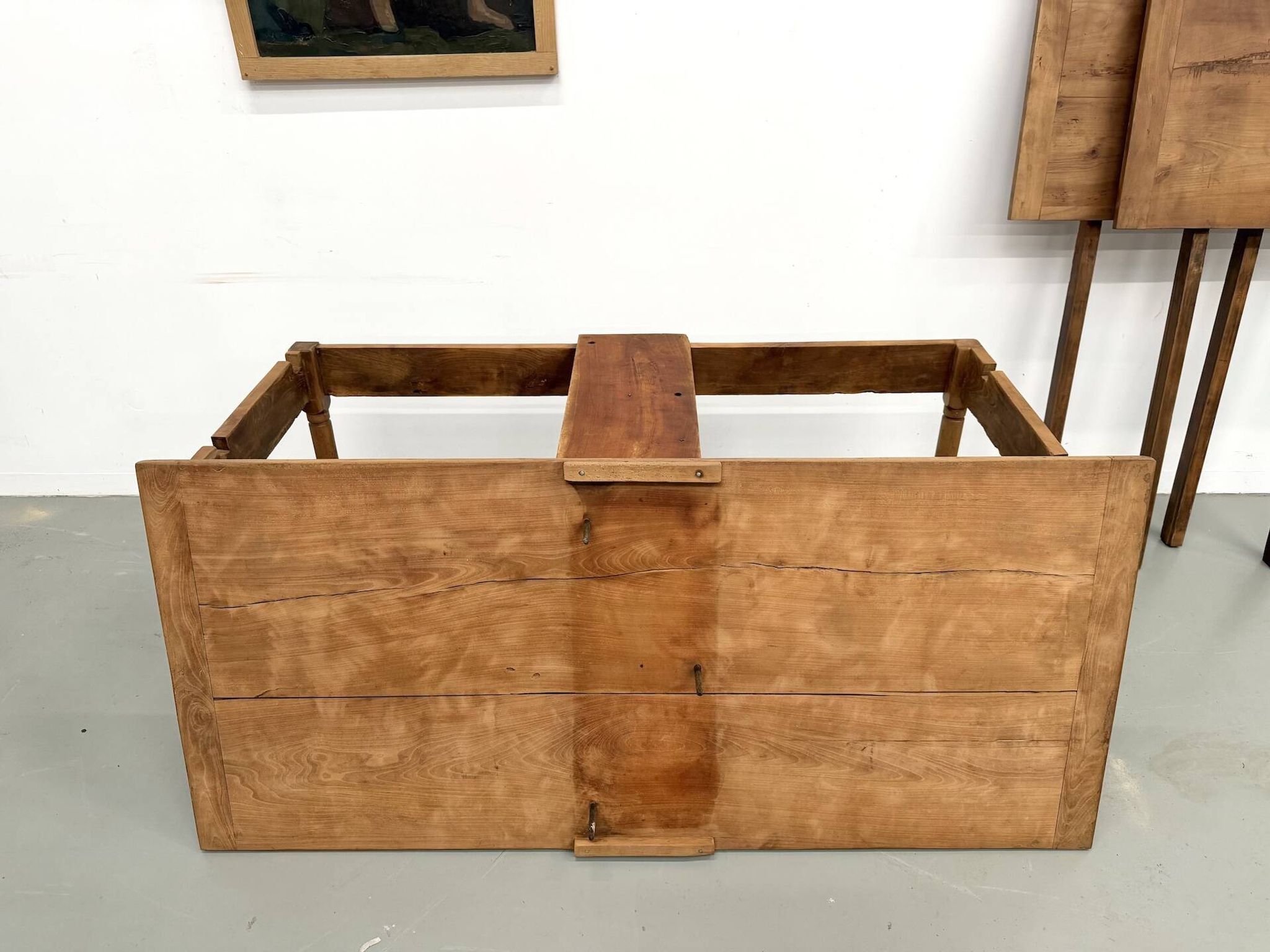 Grande table de ferme à rallonges en merisier massif - Années 1900