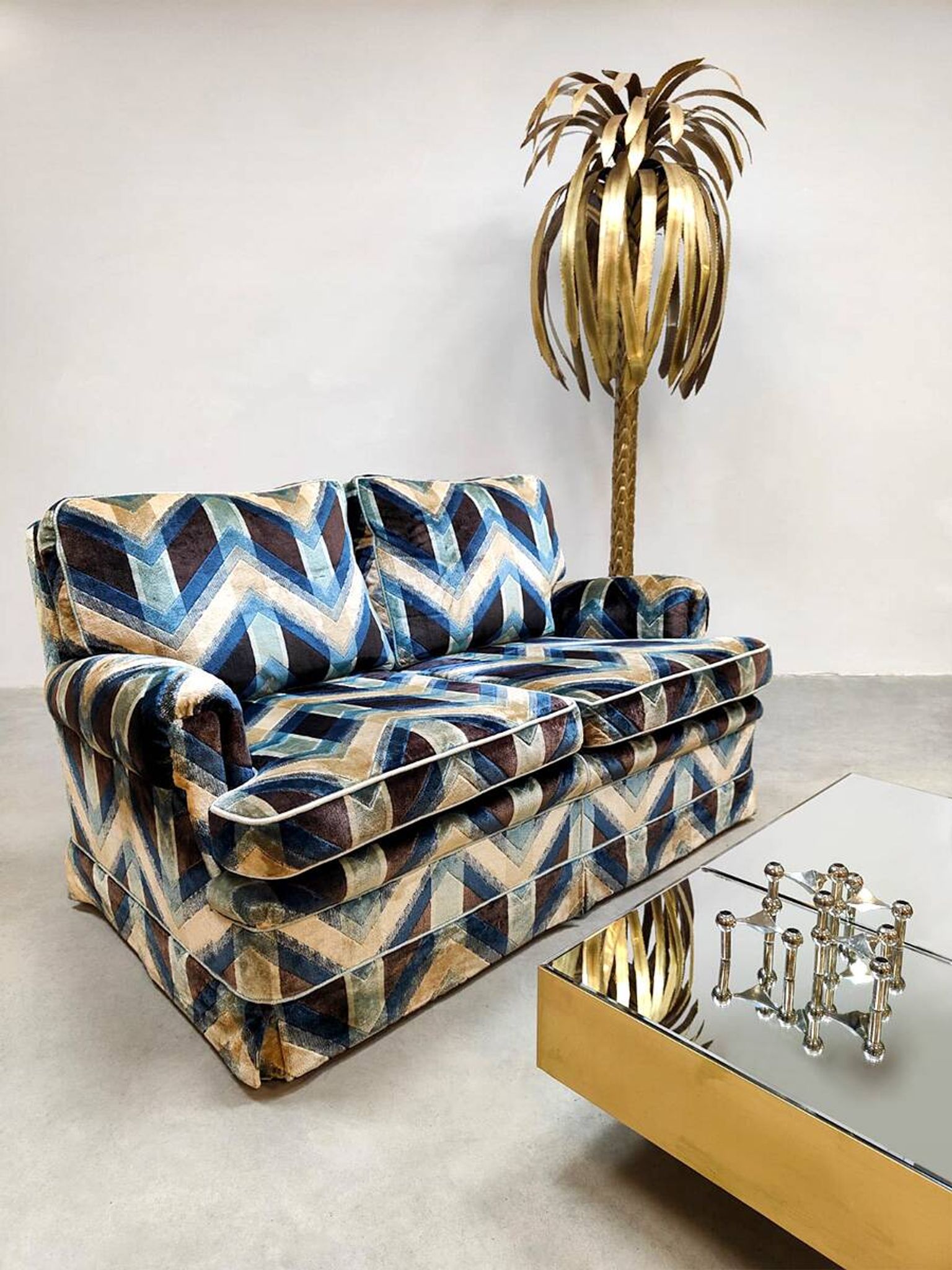 Vintage design Luxury velvet lounge sofa 2 seater 'Geometric lines'