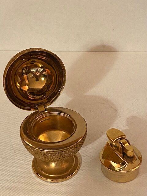 Table lighter, ball-shaped gold color