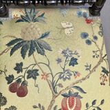 Chaise de salon antique avec tissu fleuri Nobilis