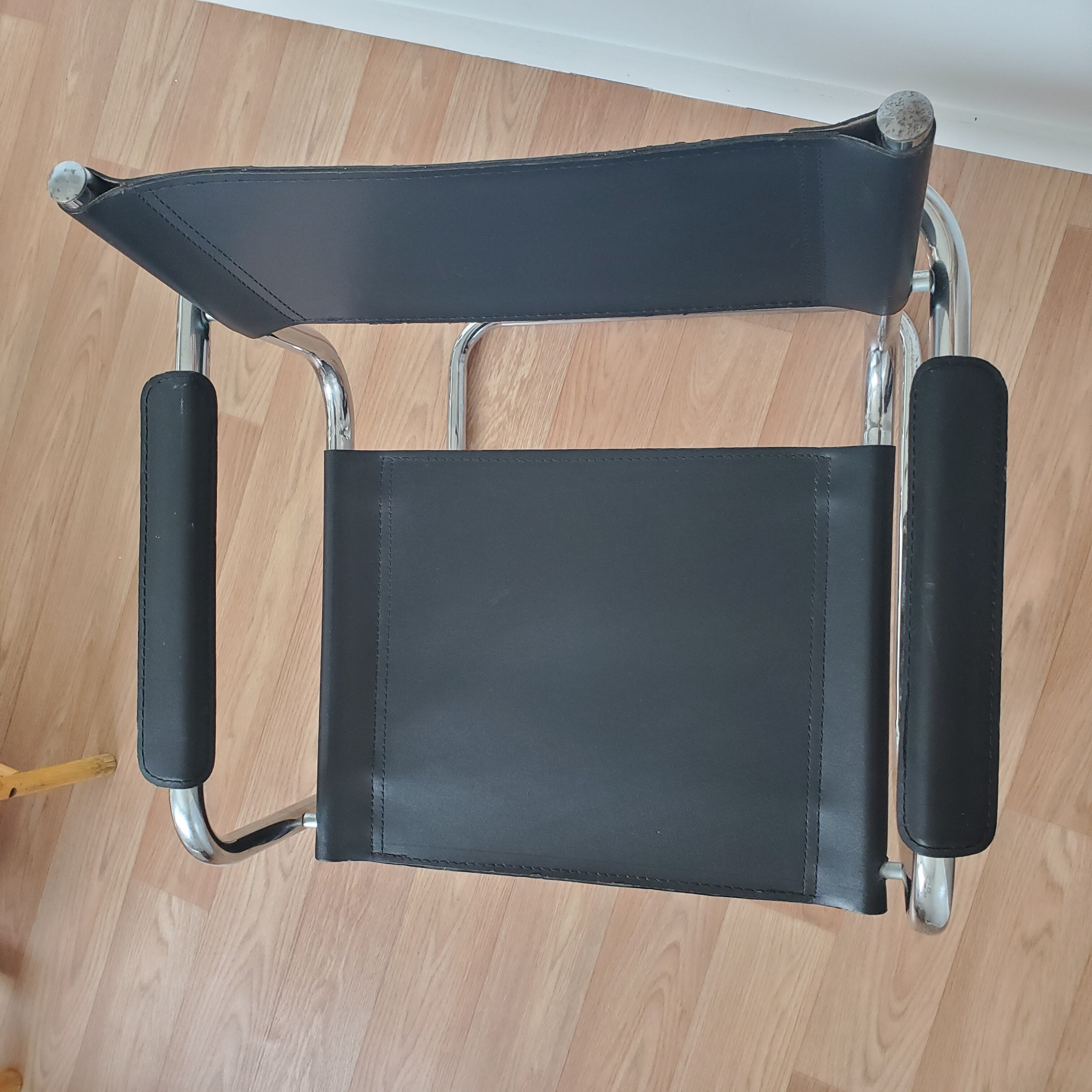 Pair of armchairs in chrome and black leather