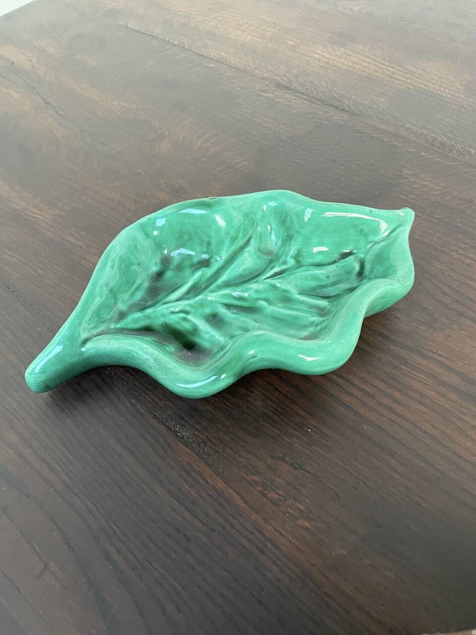 Plat feuille céramique verte