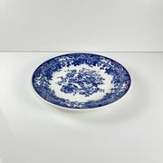 Plat ancien en faïence bleue, décor floral et oiseaux, début XXe