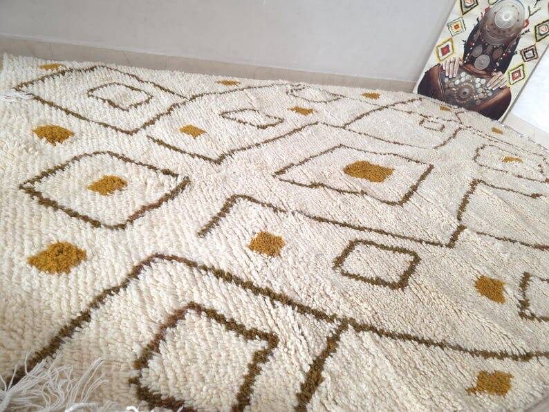 Handmade traditional Beni Ourain Berber rug, size 2/3 m.