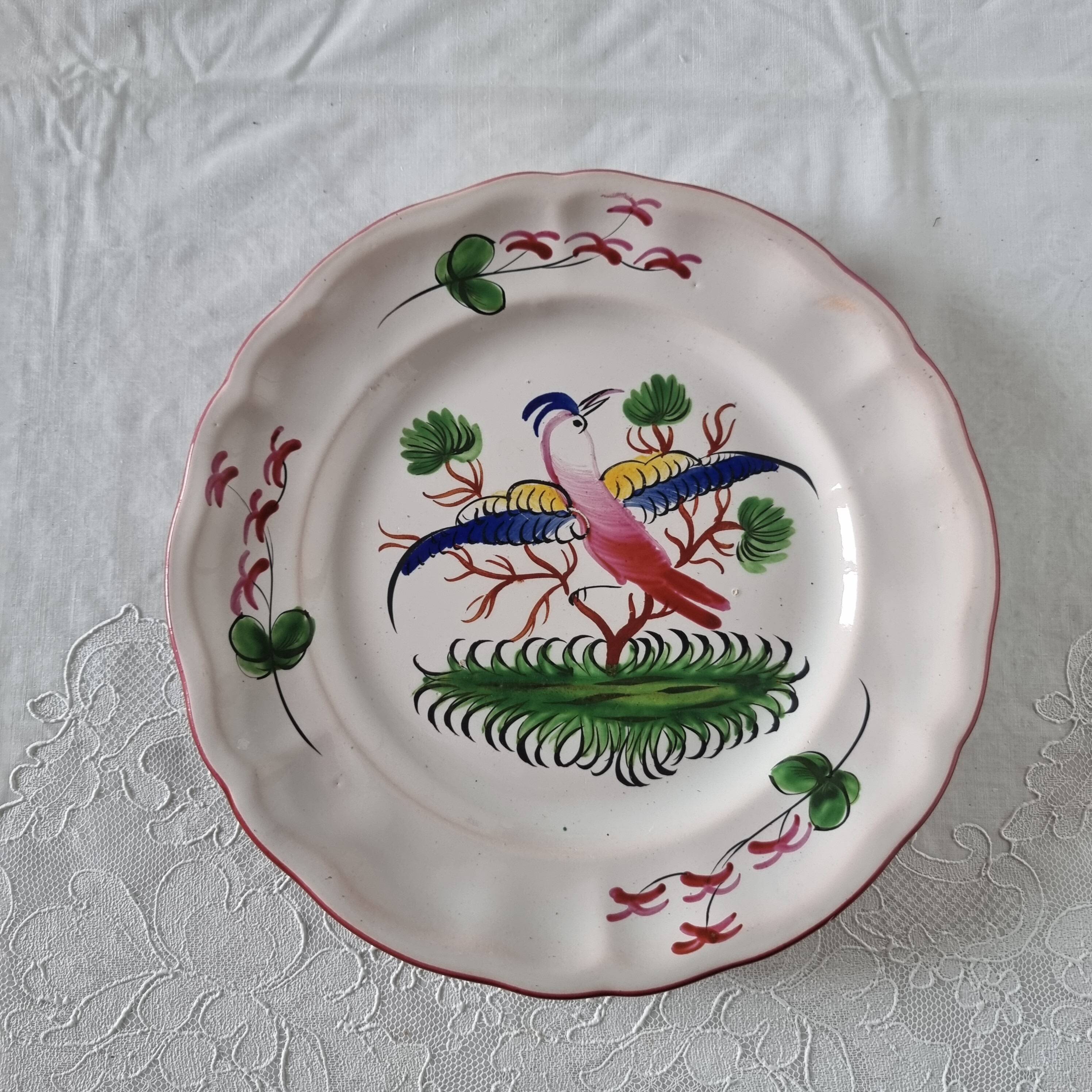 Assiette antique réalisée et peinte à la main du 18ème siècle