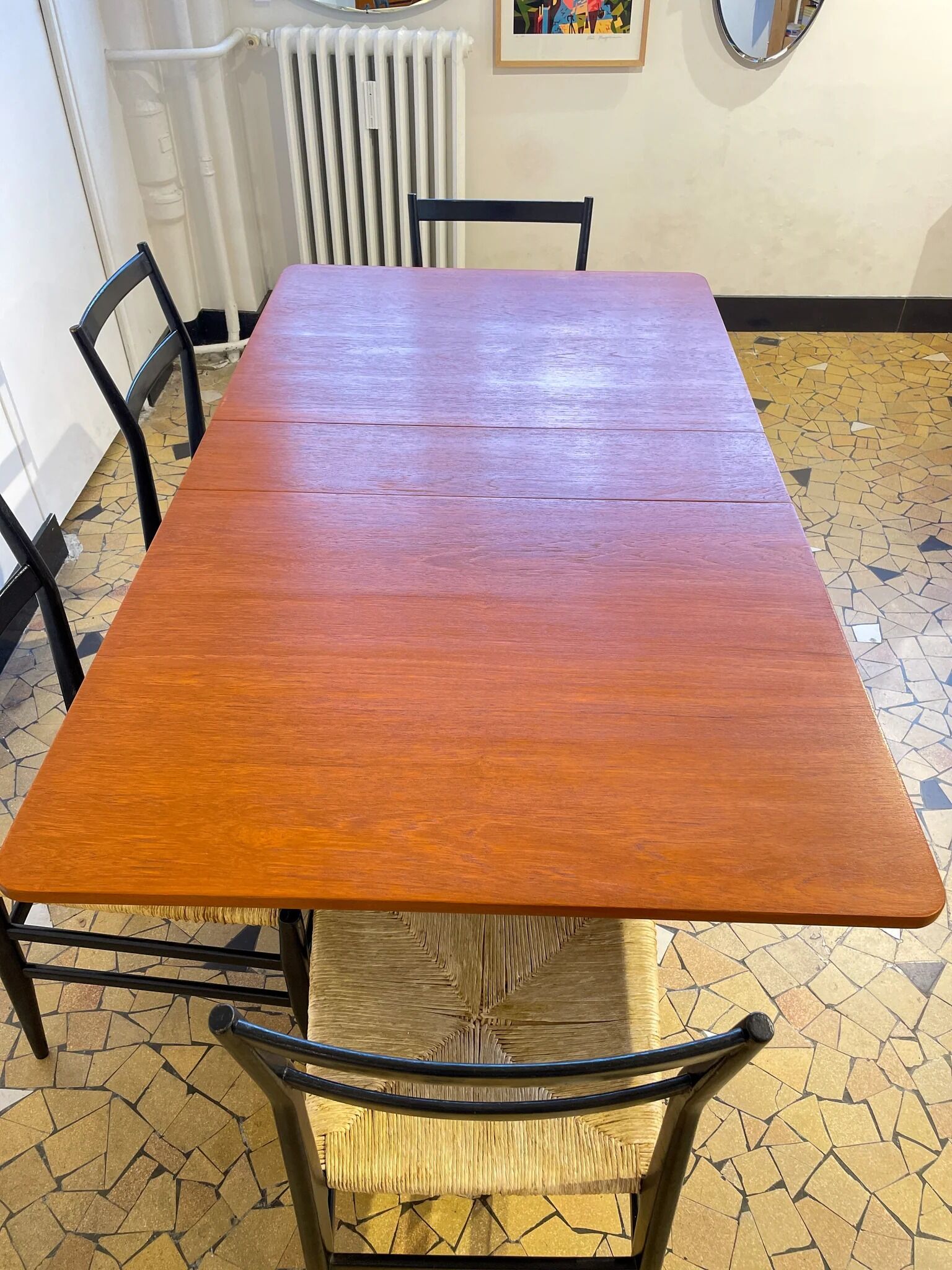 Scandinavian table with flaps