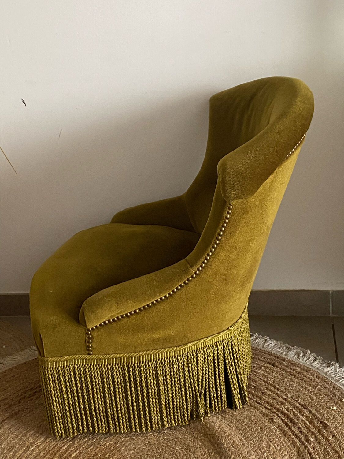 Green velvet toad armchair
