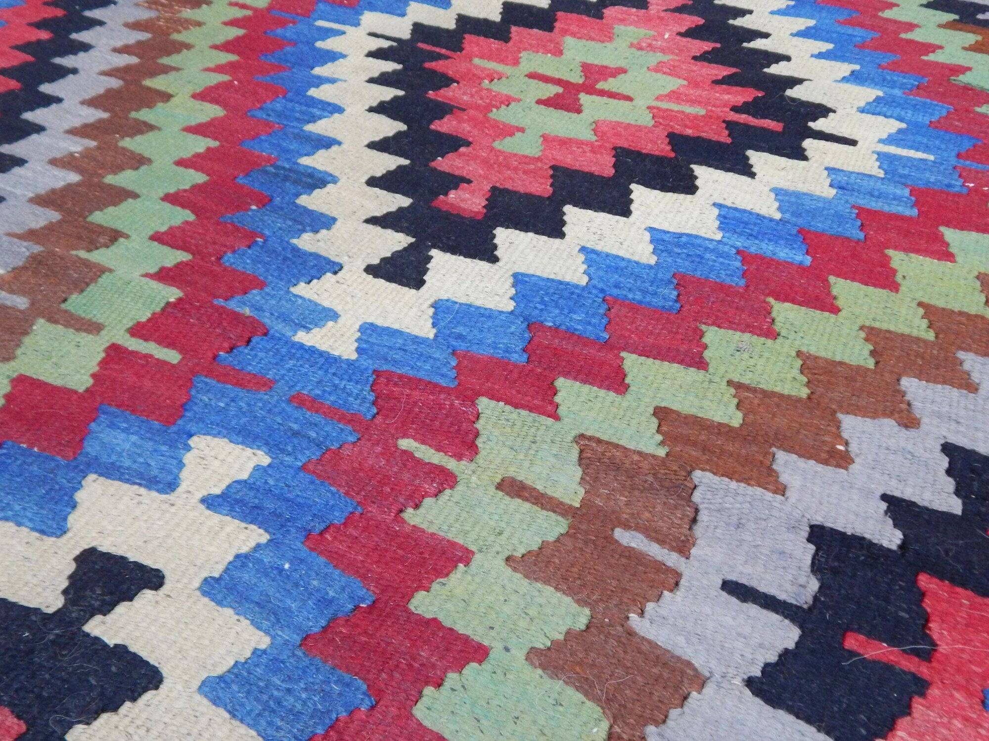 Vintage Turkish kilim, handwoven, 88x127 cm.