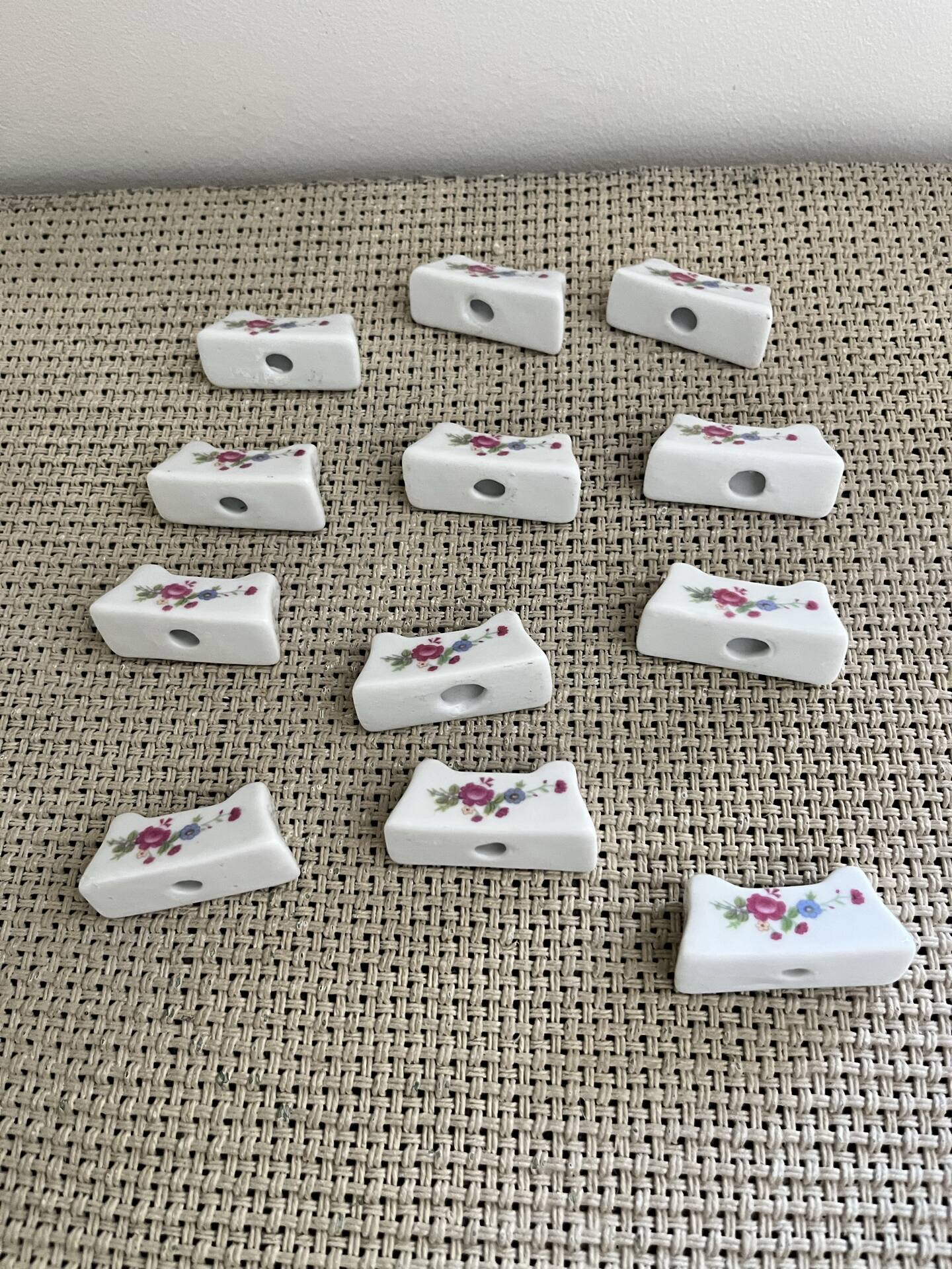 12 knife rests