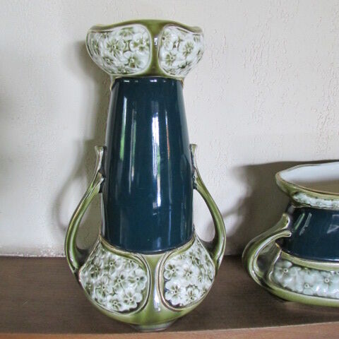 Lot de 3 vases art déco en barbotine