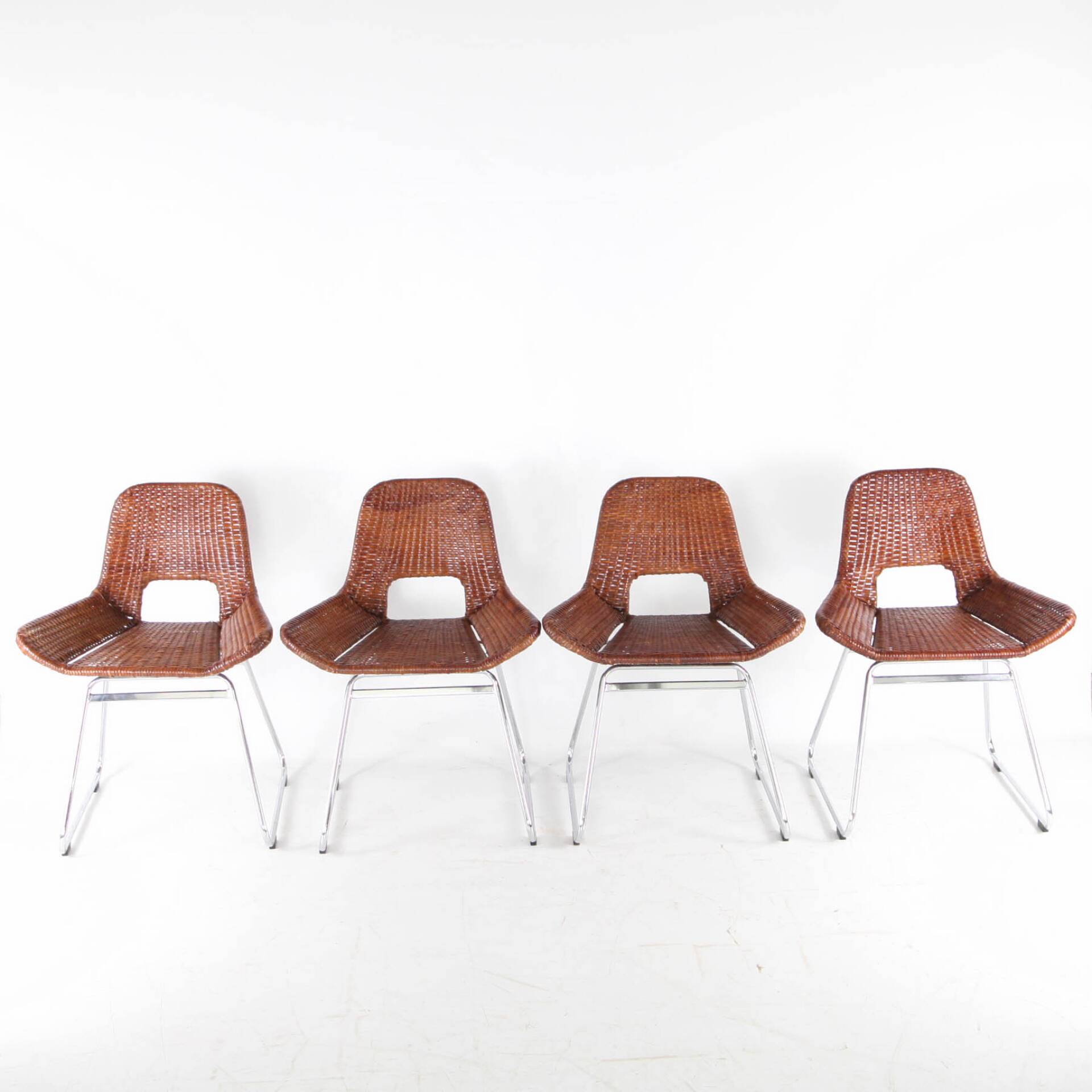 Suite de 4 chaises en rotin et chrome